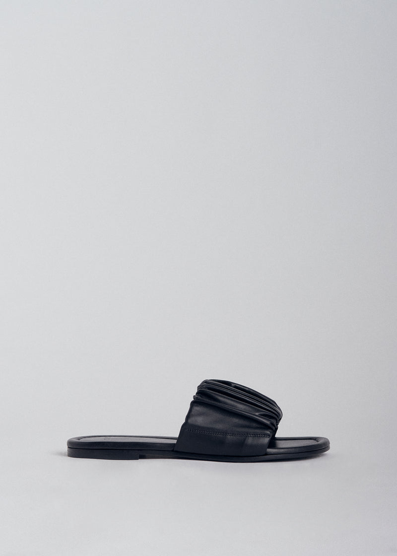Ruched Slide Sandal in Leather - Black - CO