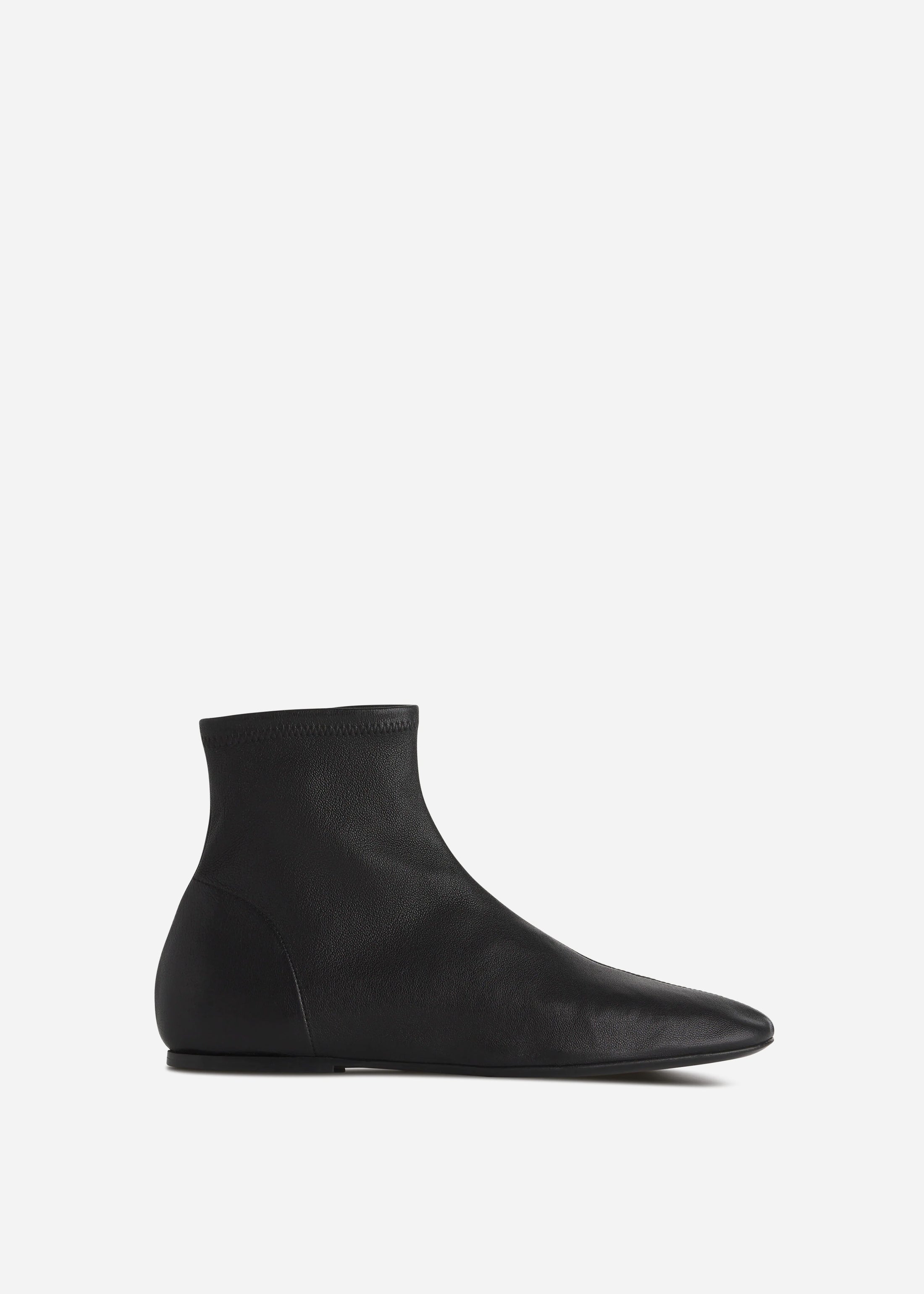Round Toe Stretch Leather Bootie in Black