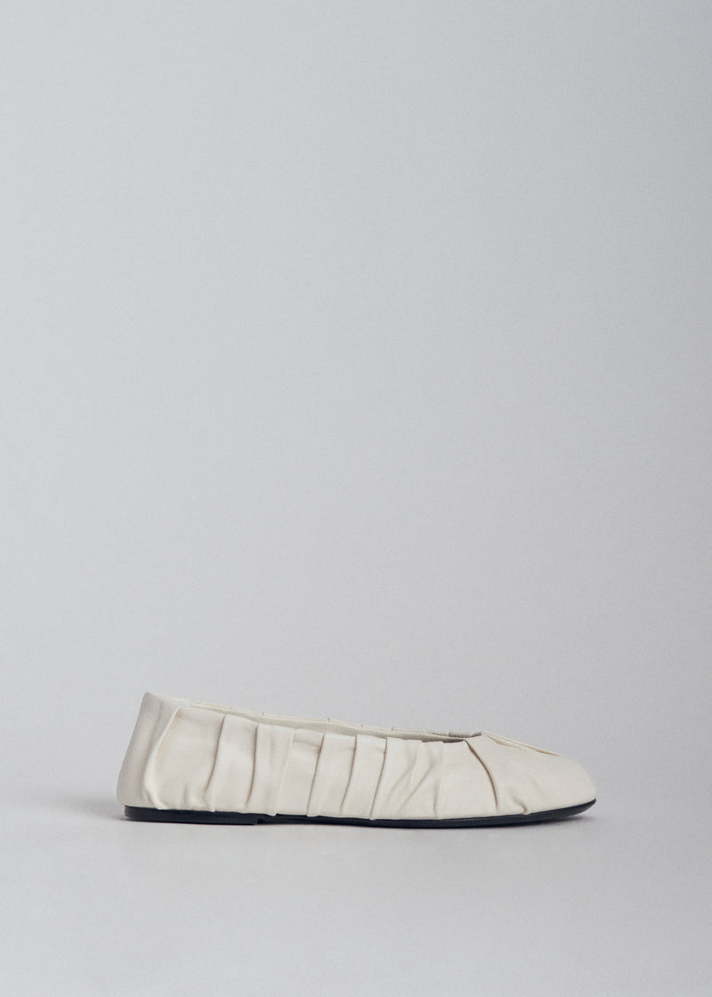 Ruched Ballet Flat in Leather - Ivory - CO