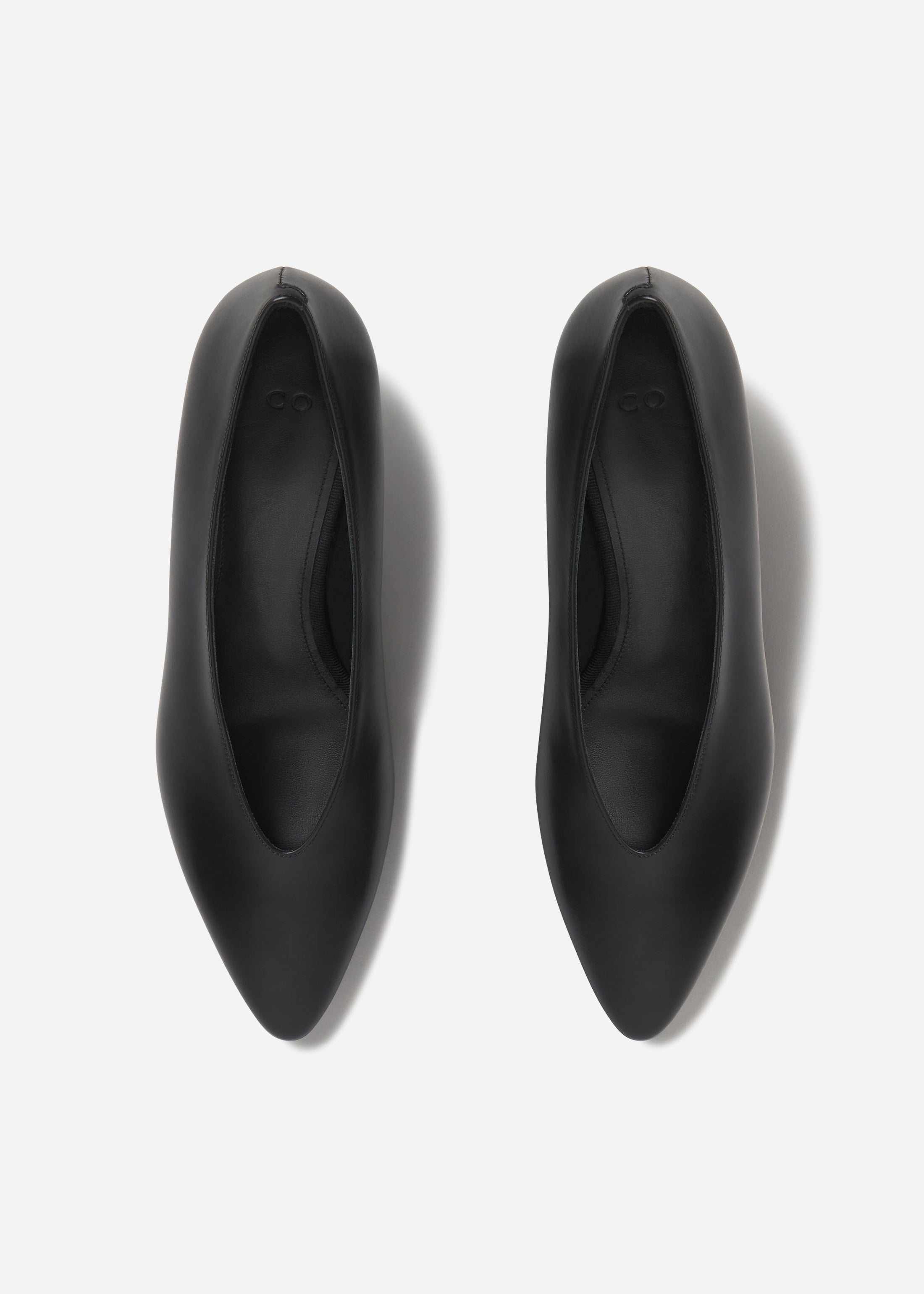 Pointed Kitten Heel in Black