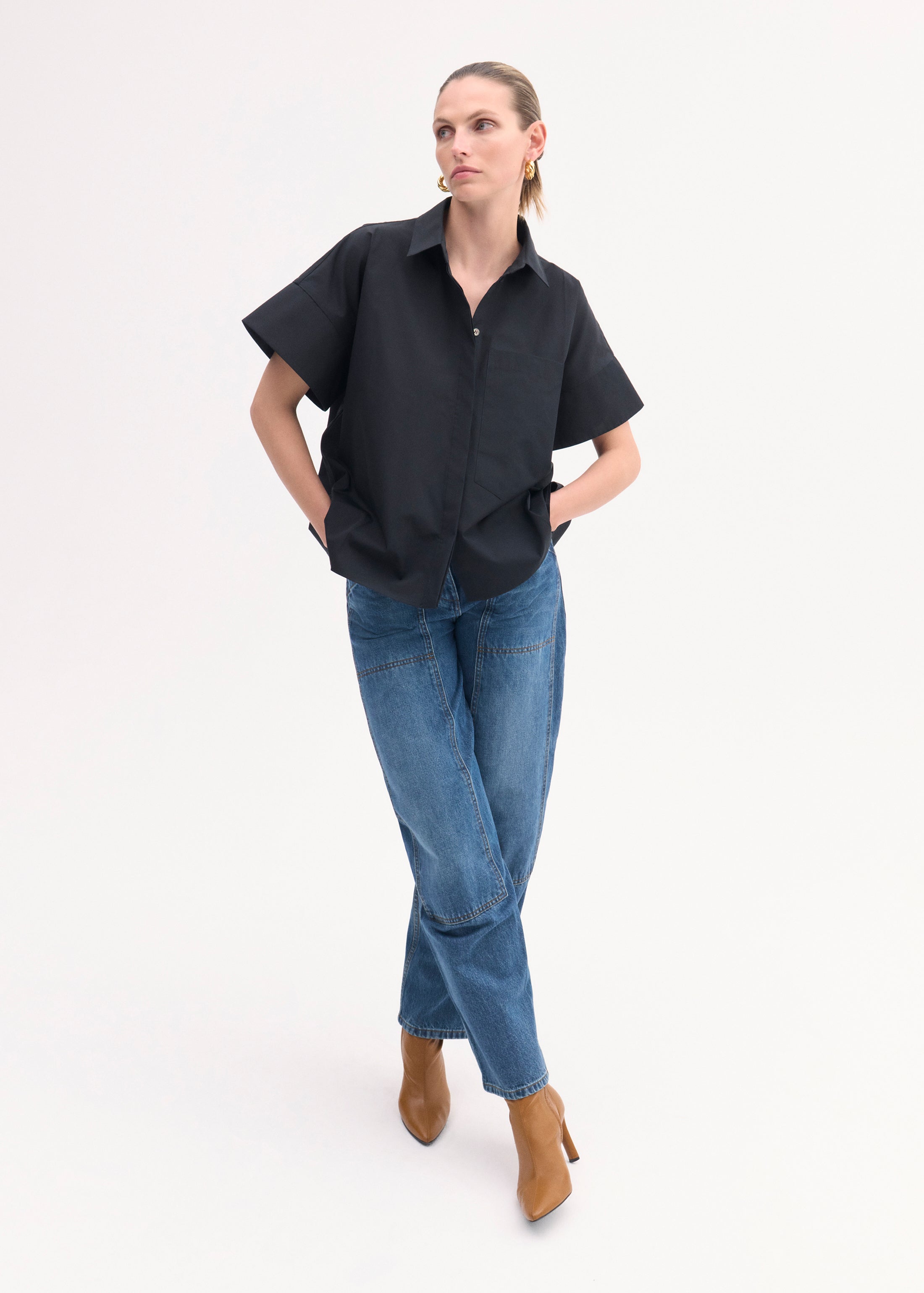 Boxy Short Sleeve Shirt in Cotton Poplin - Black