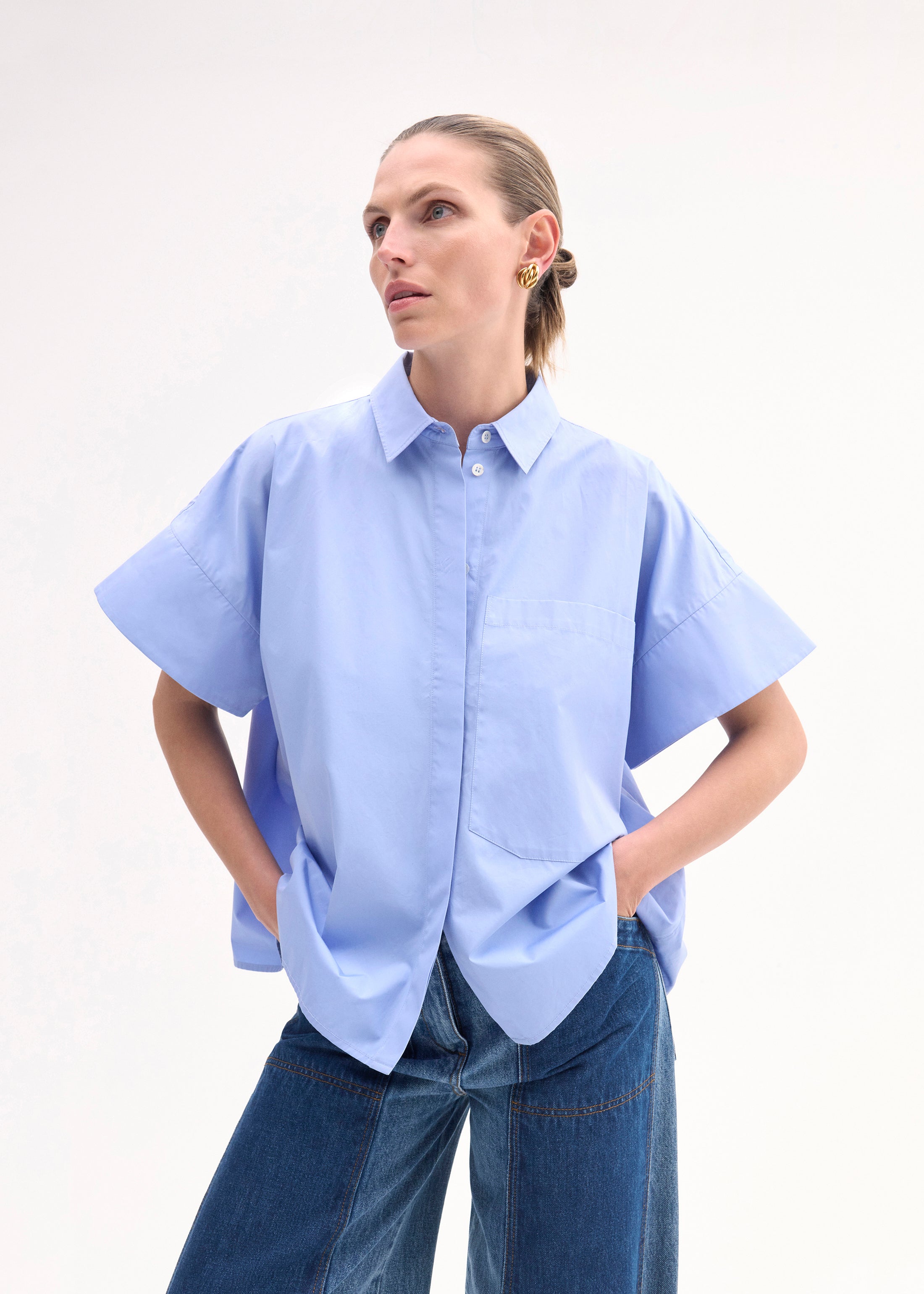 Boxy Short Sleeve Shirt in Cotton Poplin - Blue