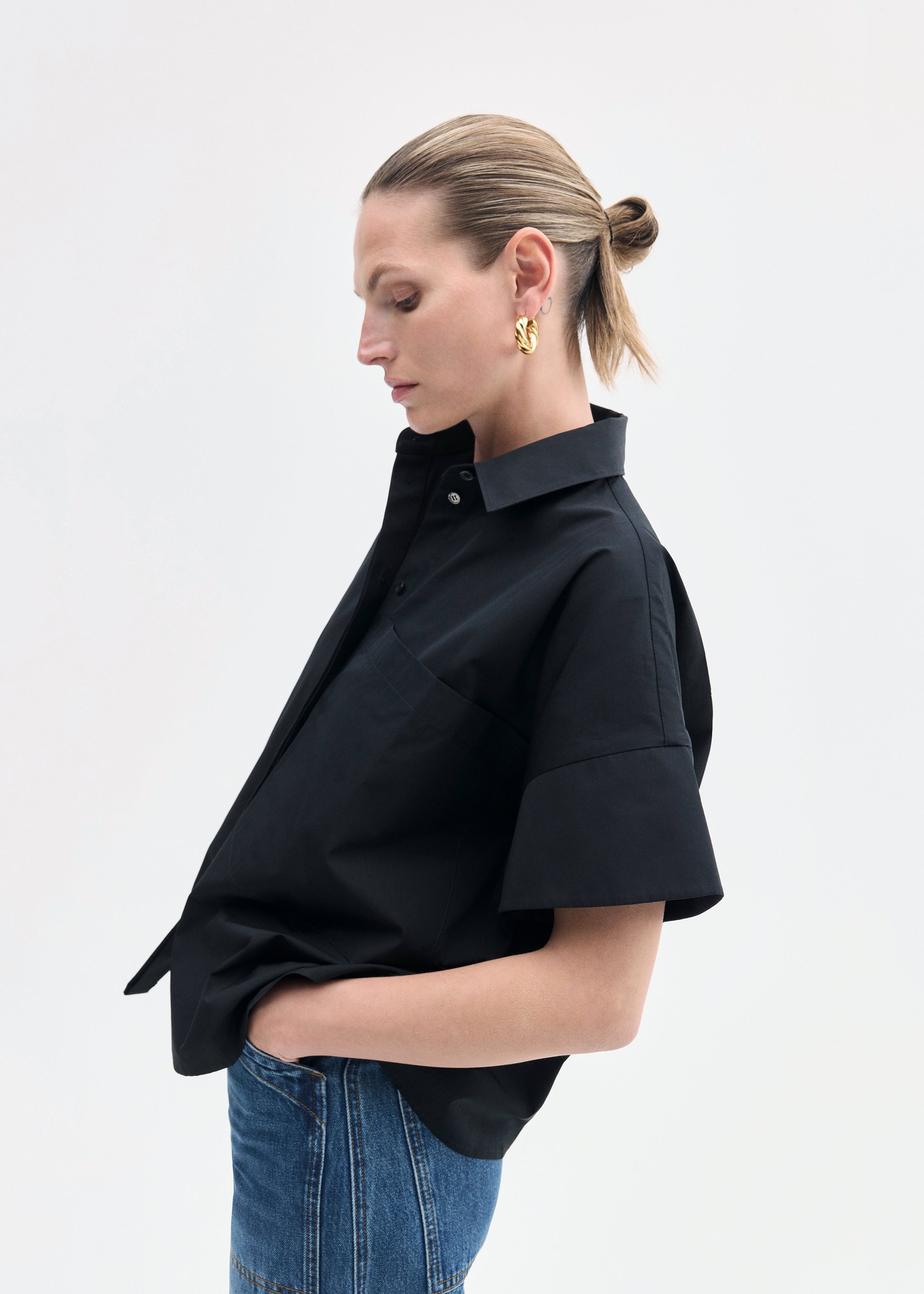 Boxy Short Sleeve Shirt in Cotton Poplin - Black
