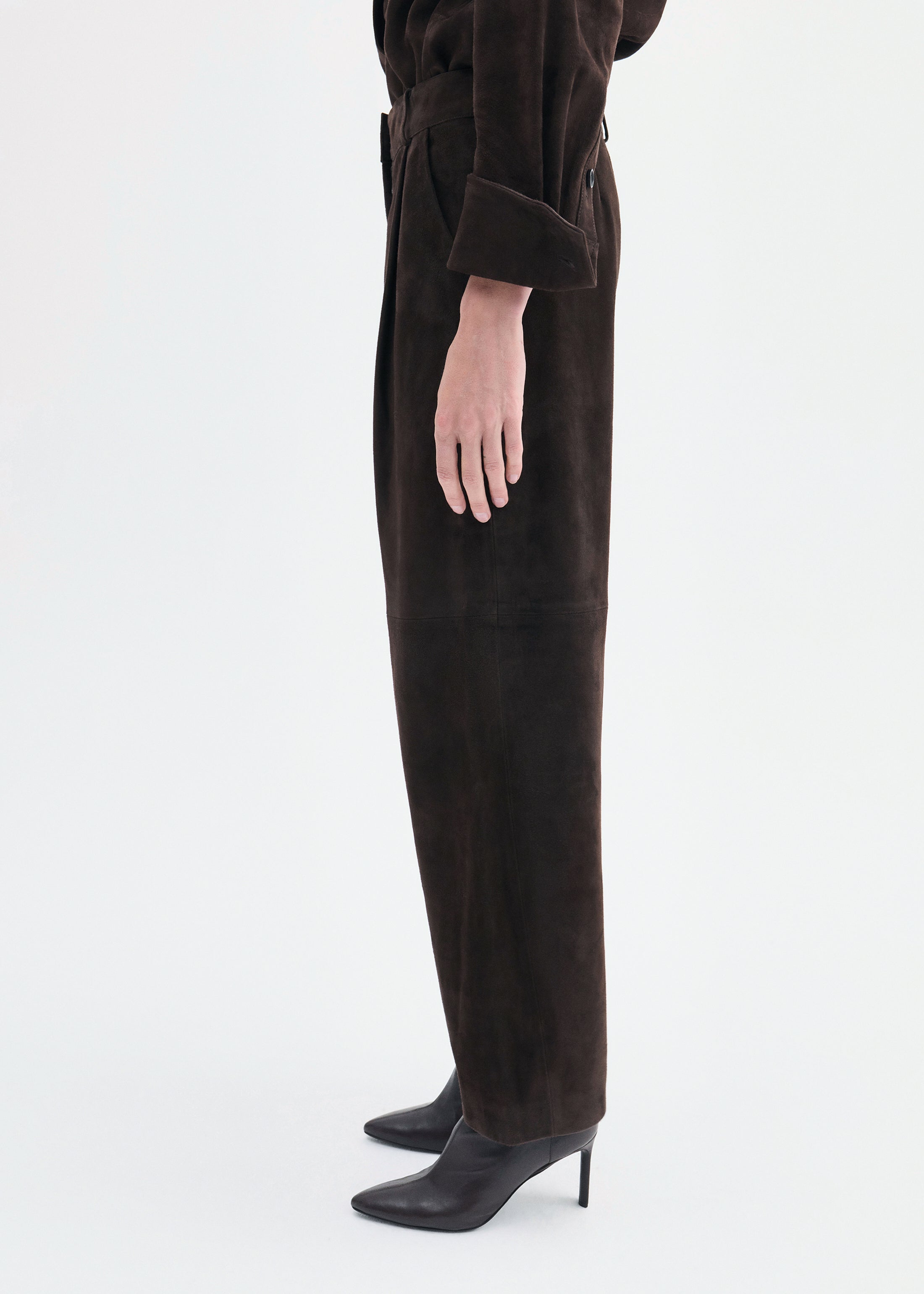 Curved Trouser in Suede - Chocolate