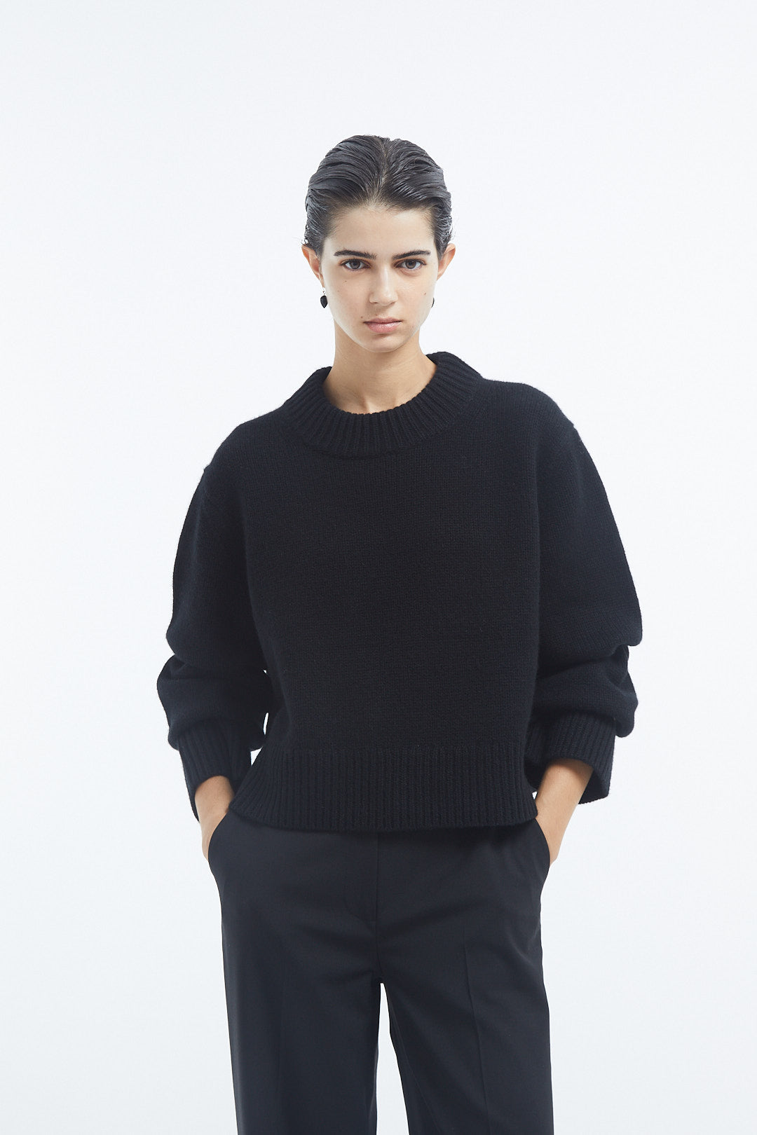 Cropped Oversized Sweater in Cashmere - Black