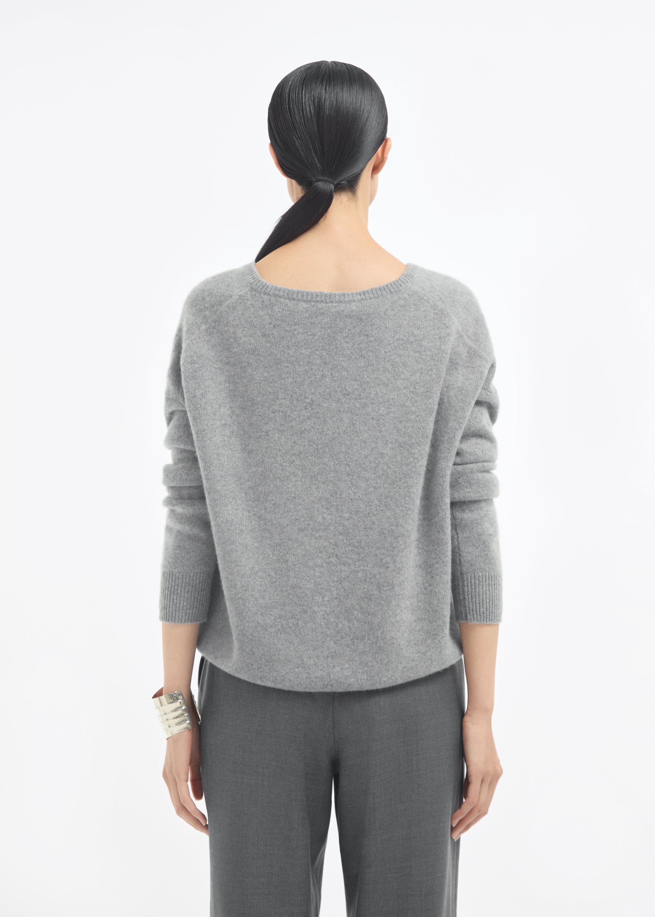 V-Neck Sweater in Cashmere - Grey
