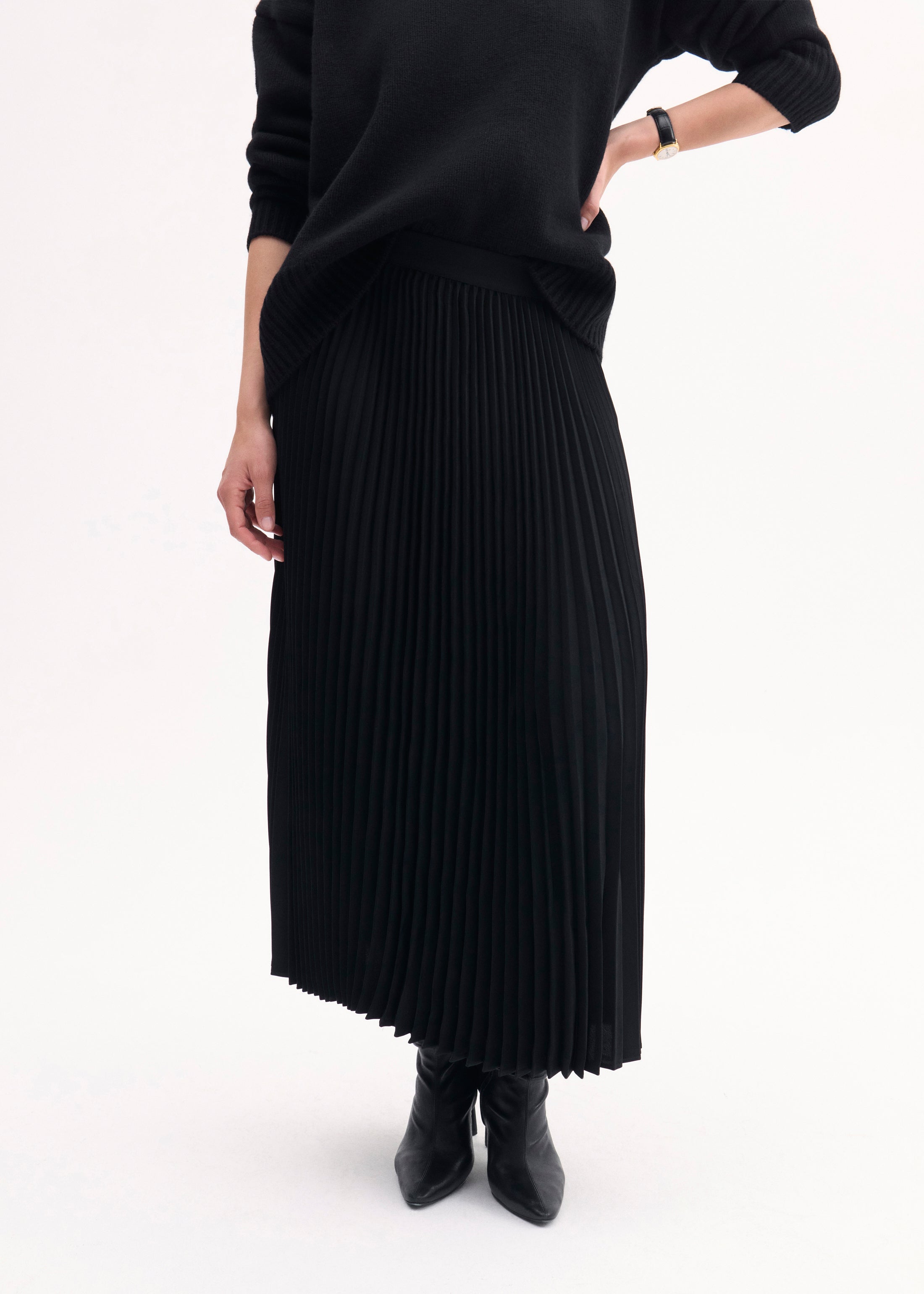 Pleated Elastic Waist Skirt in Stretch Crepe - Black