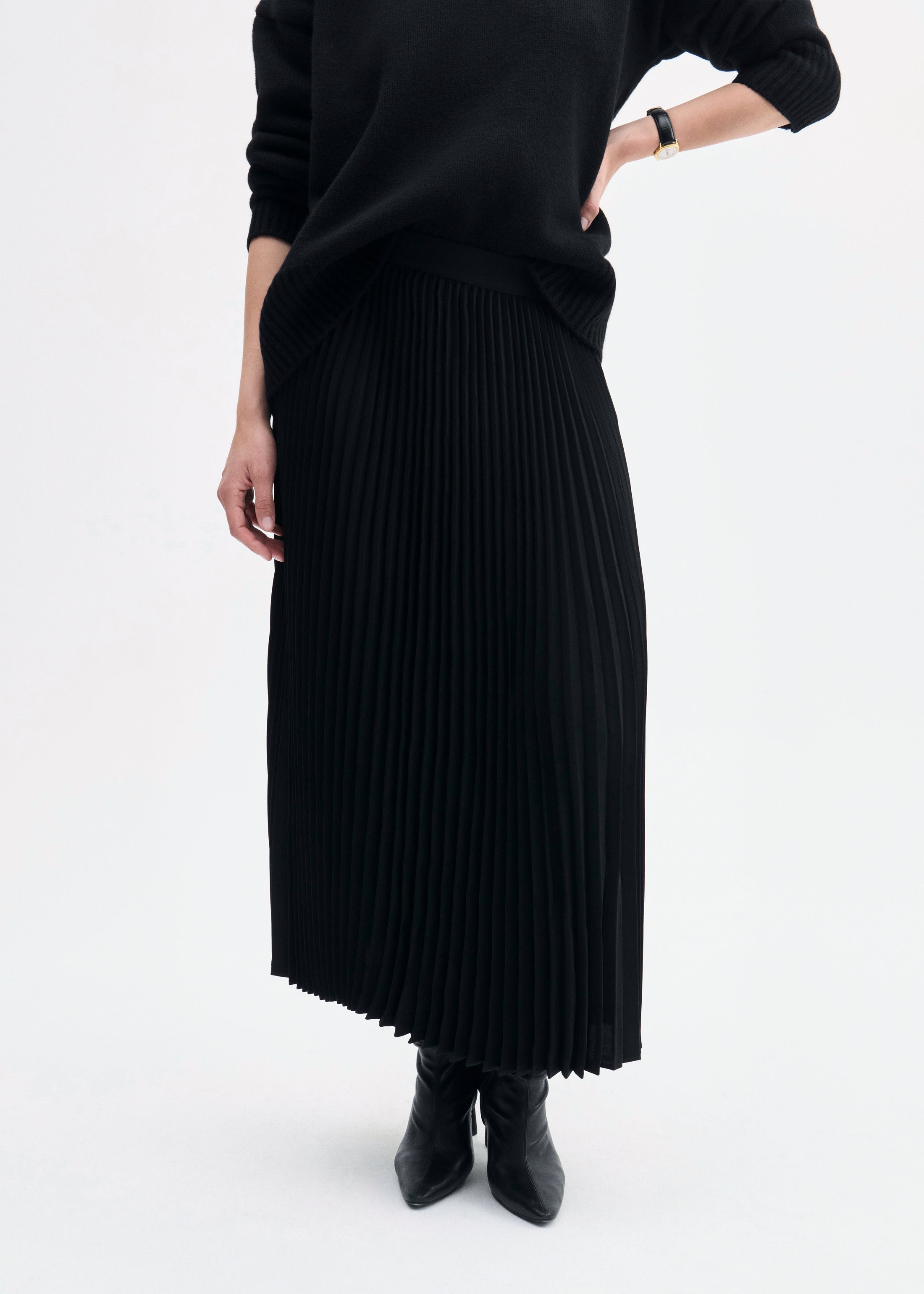Pleated Elastic Waist Skirt in Stretch Crepe - Black