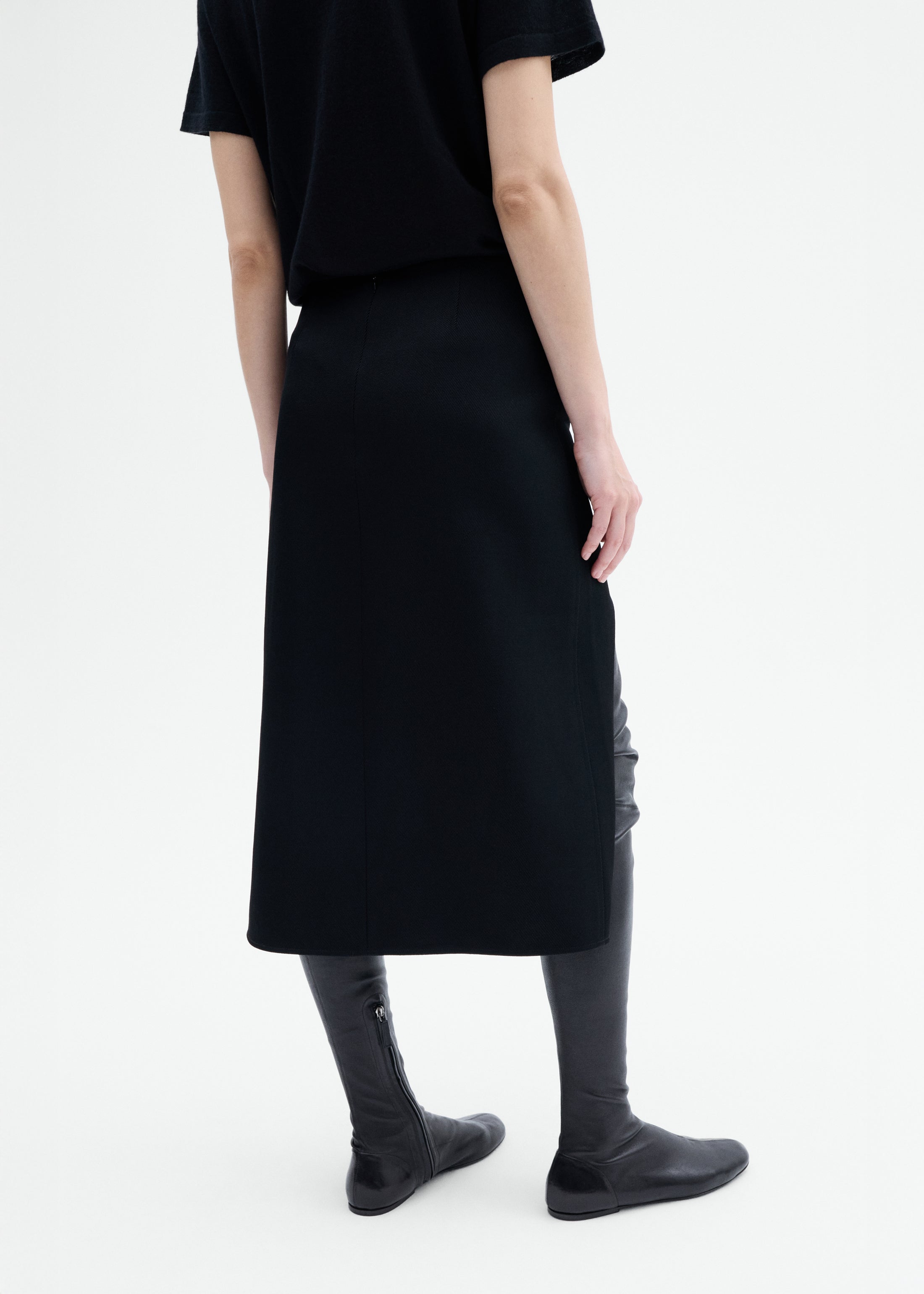 Keyhole Skirt in Virgin Wool - Black