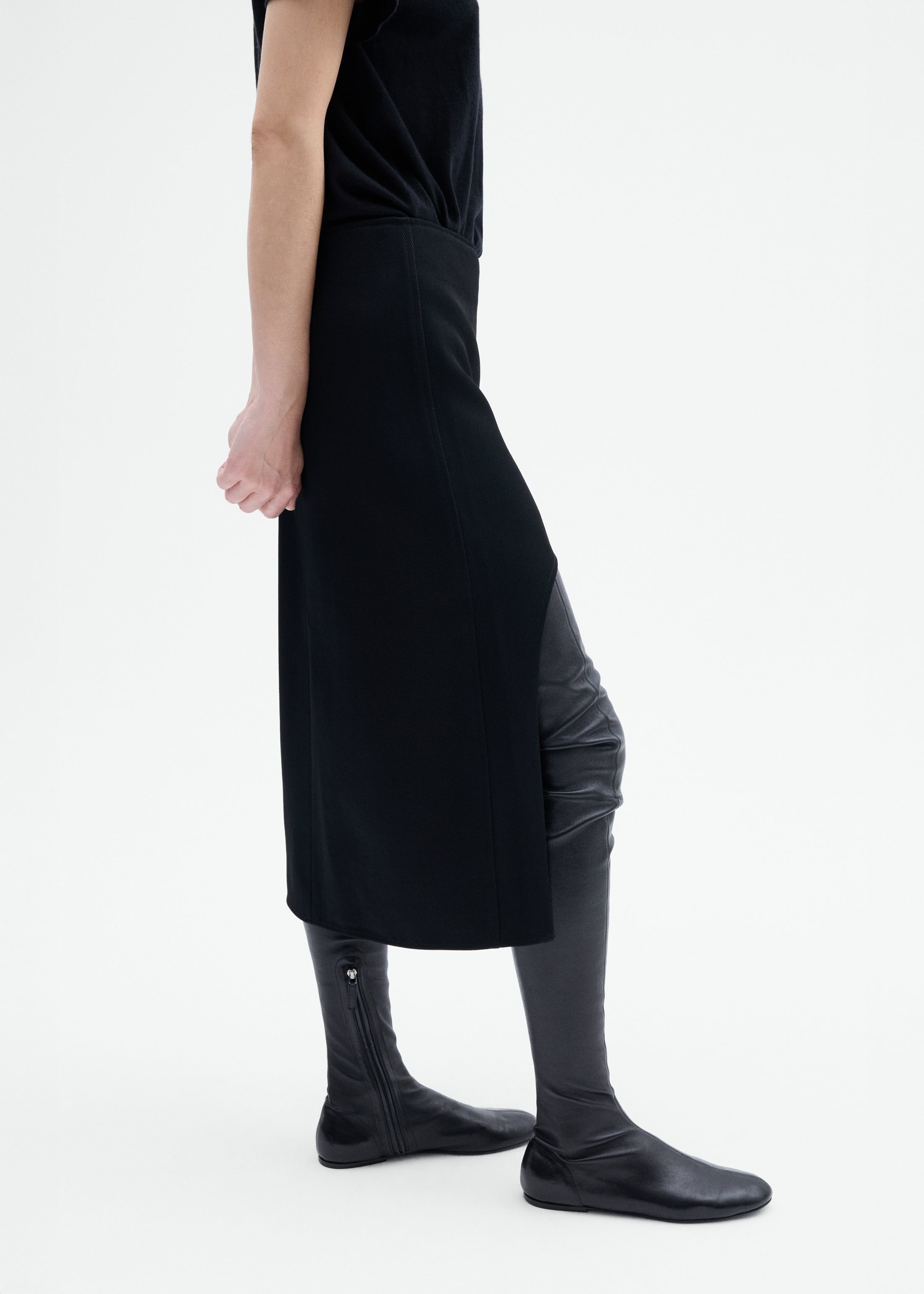 Keyhole Skirt in Virgin Wool - Black
