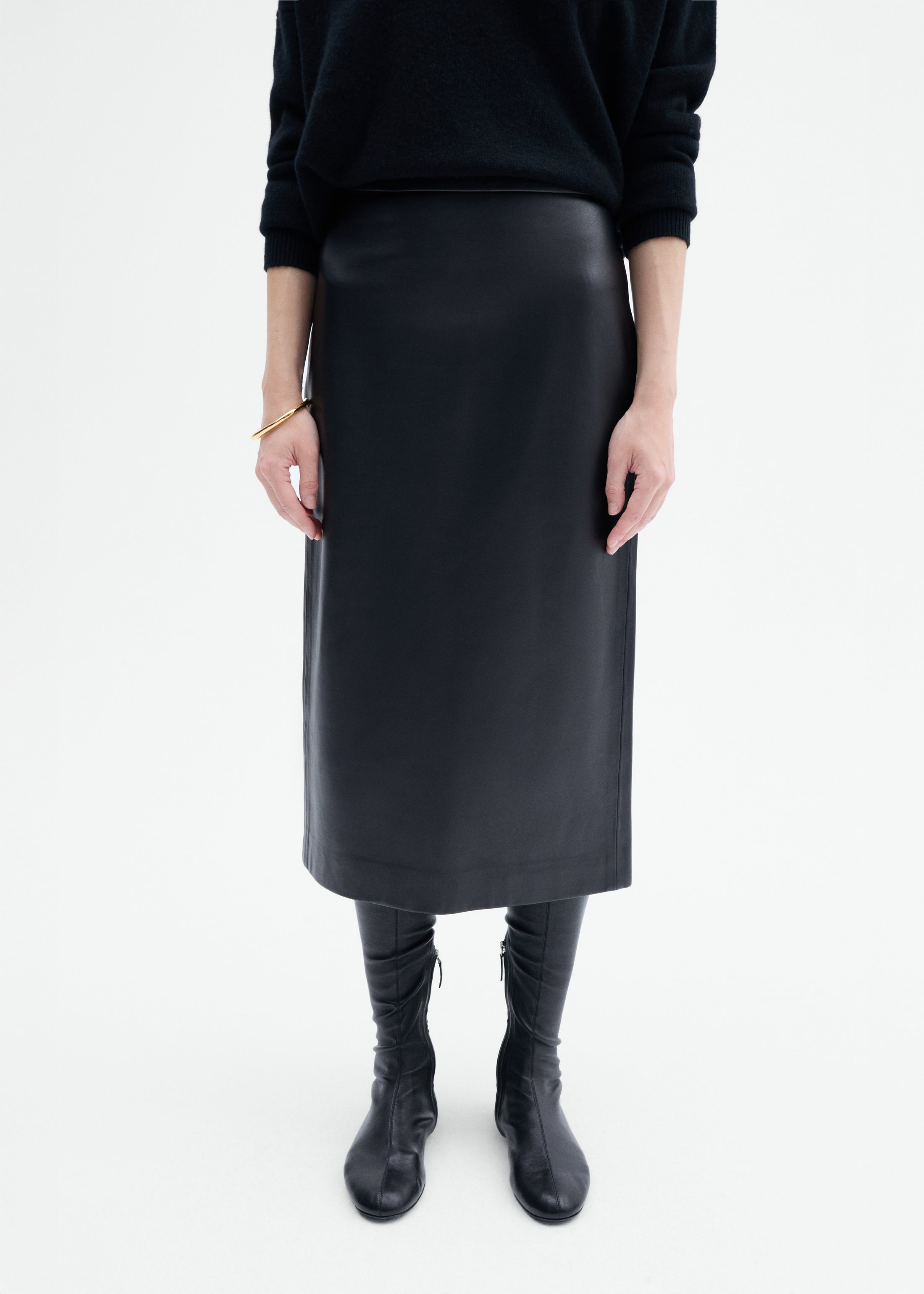 Midi Pencil Skirt in Leather - Black