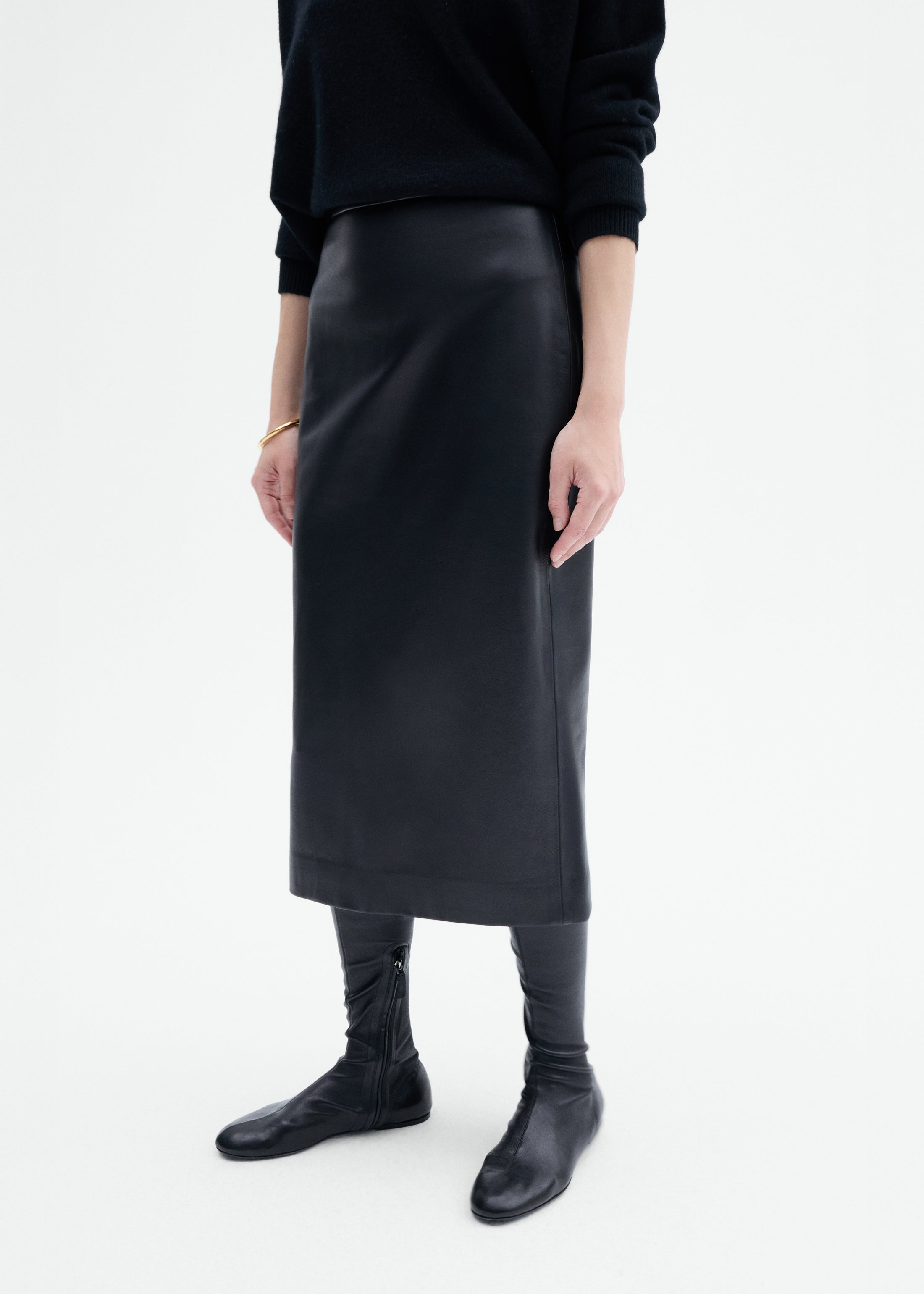 Midi Pencil Skirt in Leather - Black