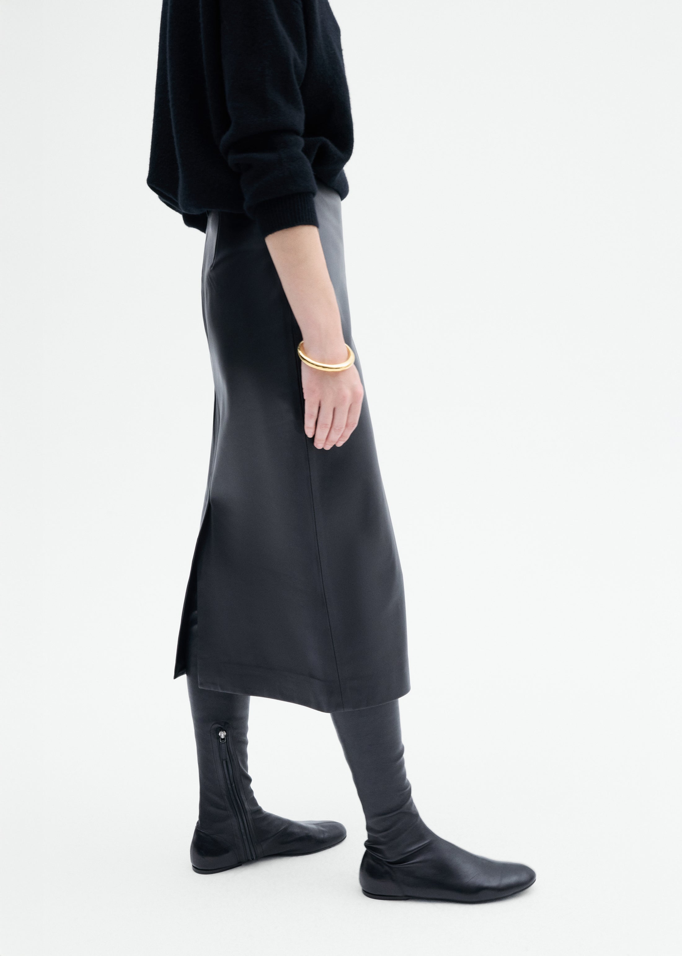 Midi Pencil Skirt in Leather - Black