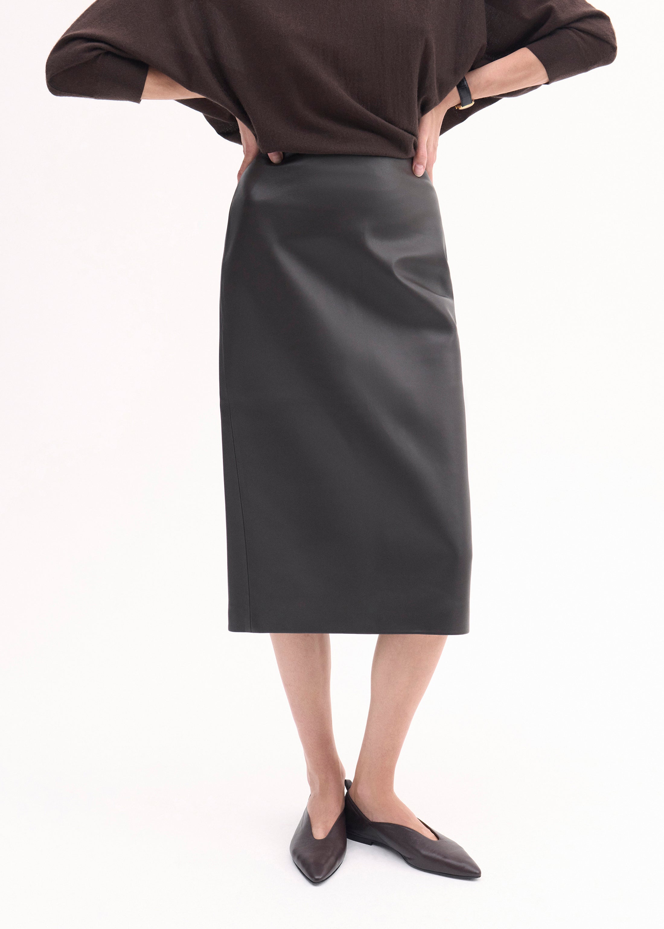 Midi Pencil Skirt in Leather - Black