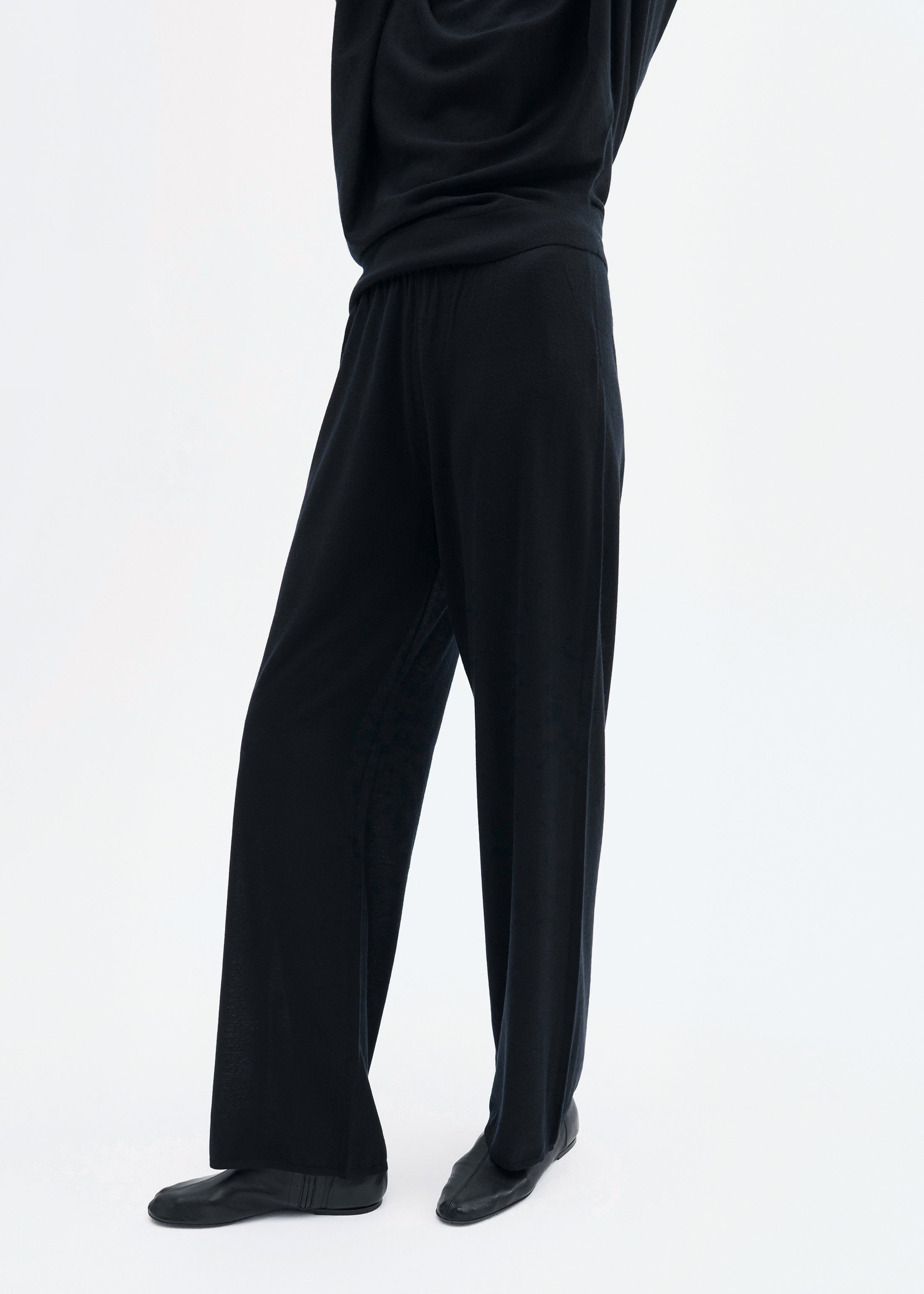 Pull Up Pant in Fine Cashmere - Black