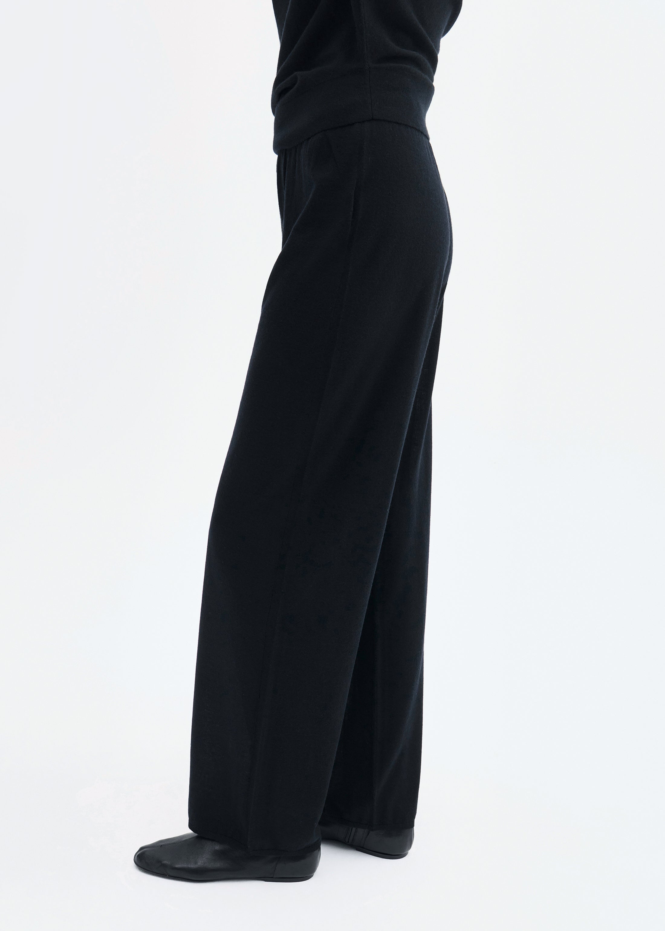 Pull Up Pant in Fine Cashmere - Black