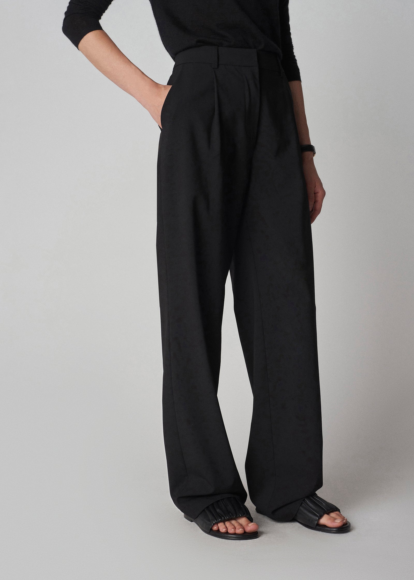 Single Pleat Wide Leg Trouser in Virgin Wool - Black - CO Collections