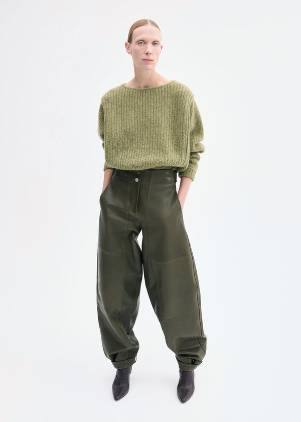 Curved Trouser in Leather - Olive - CO