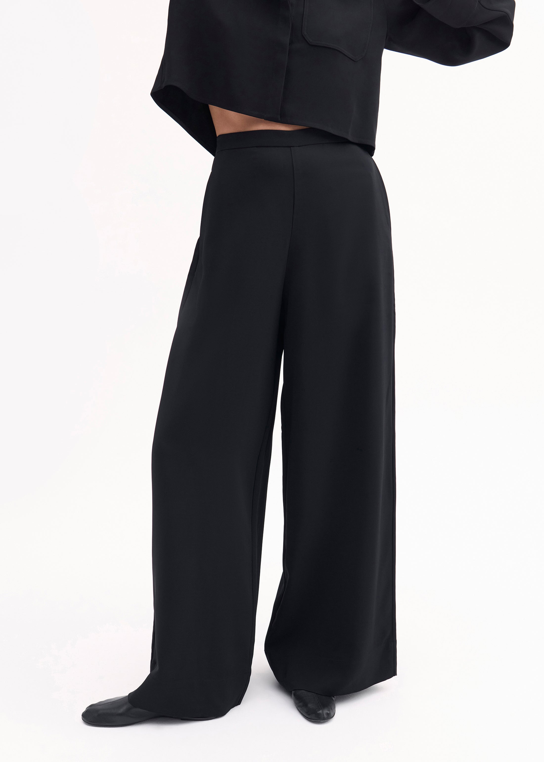 Wide Leg Pant in Crepe - Black