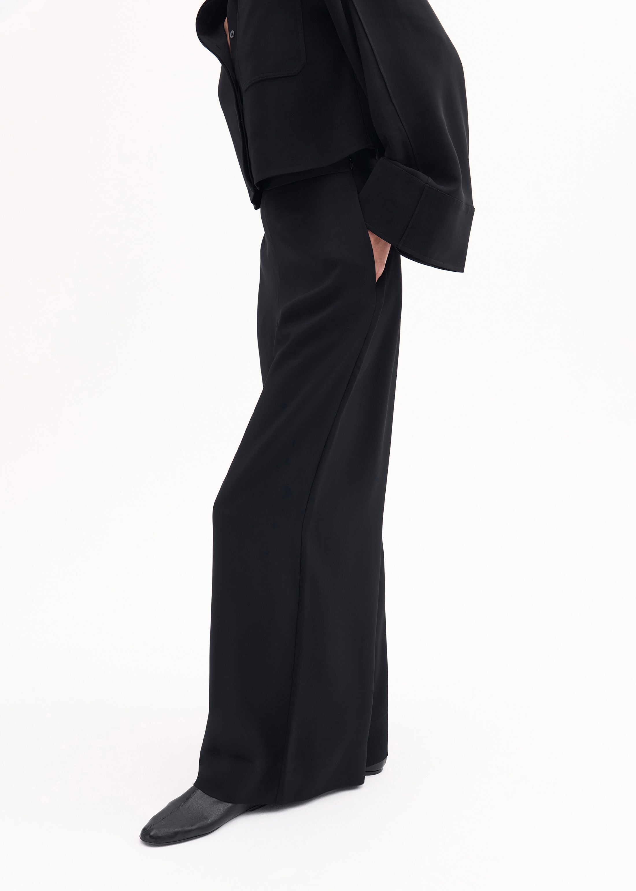 Wide Leg Pant in Crepe - Black