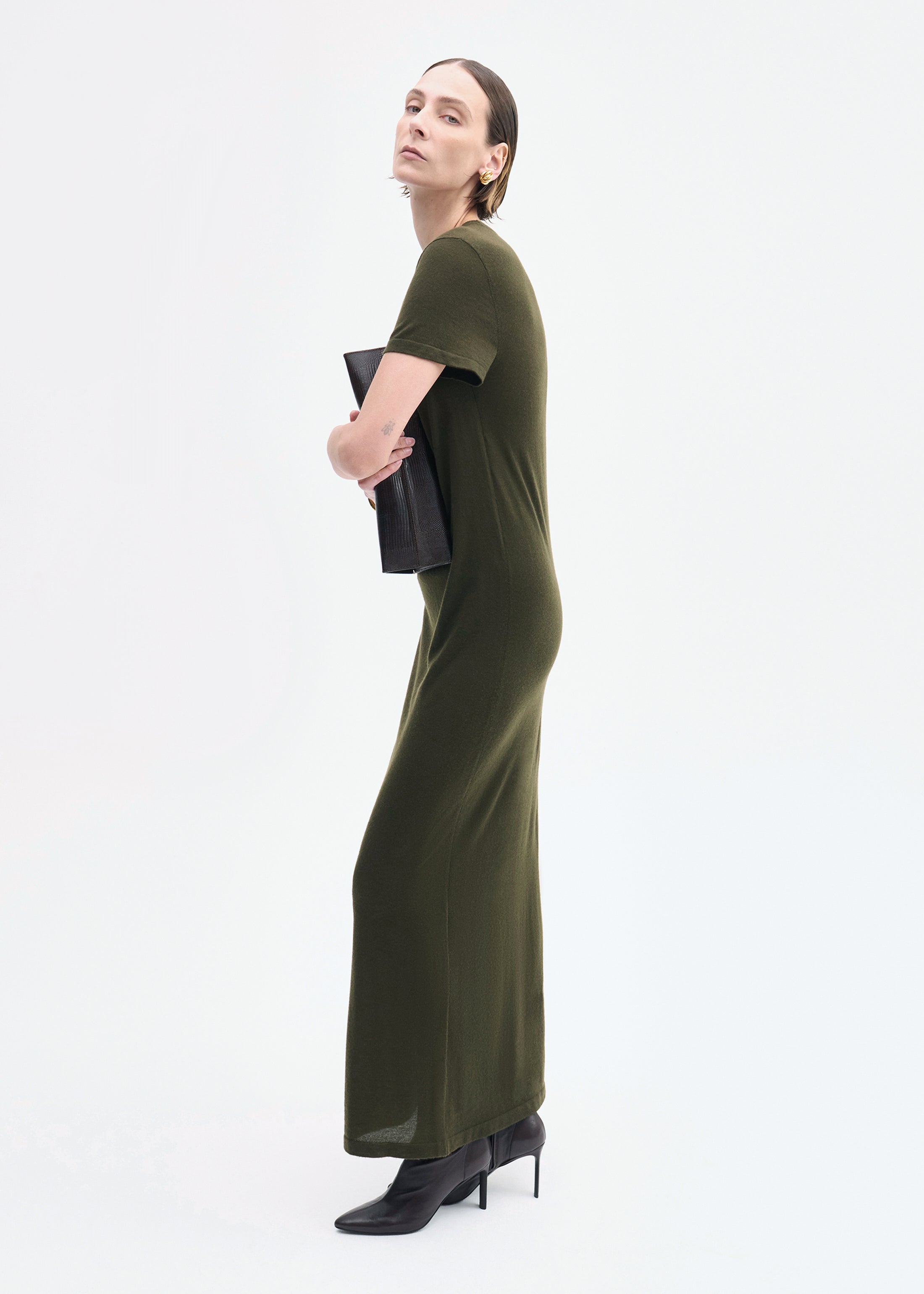 T-Shirt Dress in Fine Cashmere - Olive