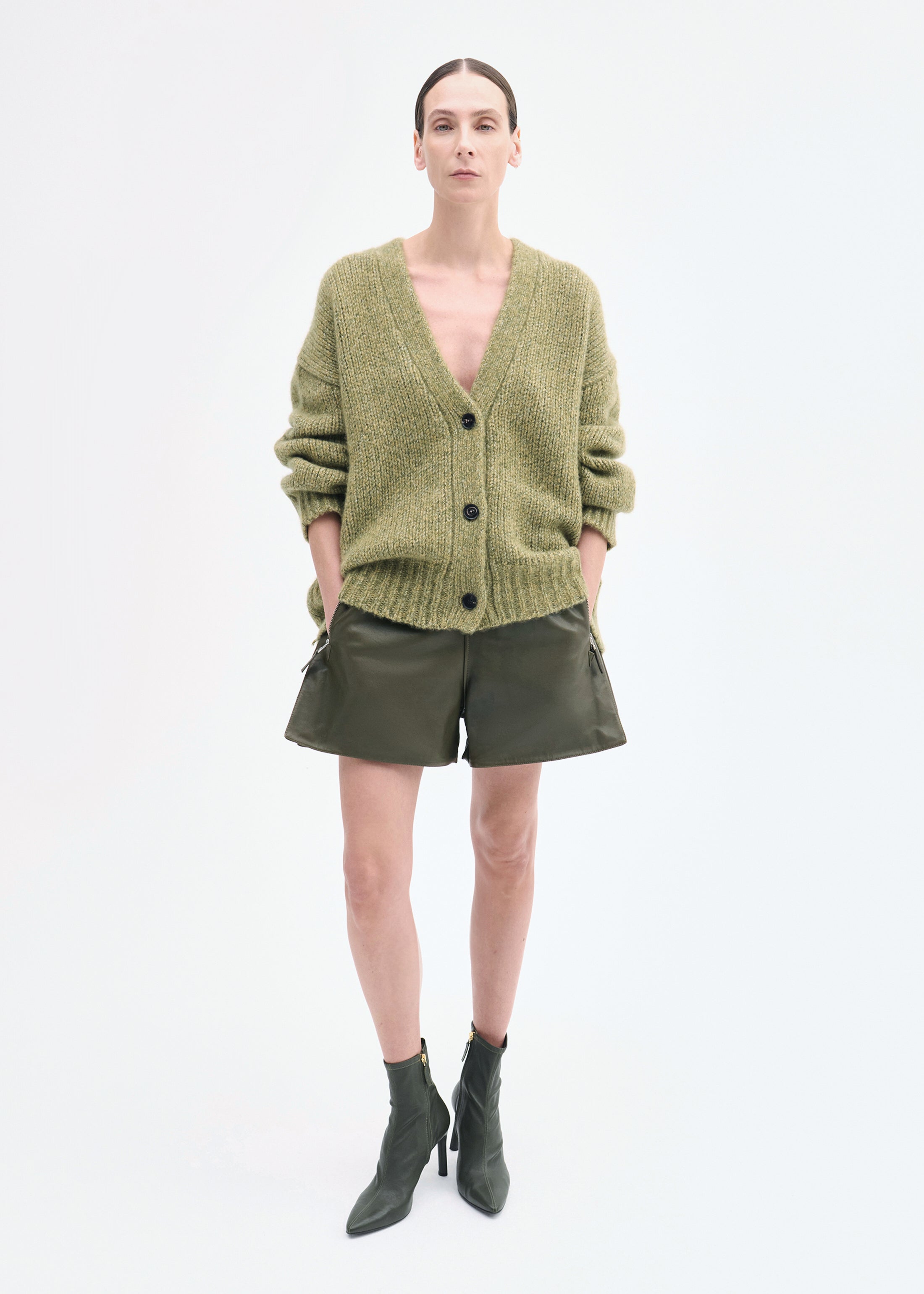 Boyfriend Cardigan in Cashmere - Mossy
