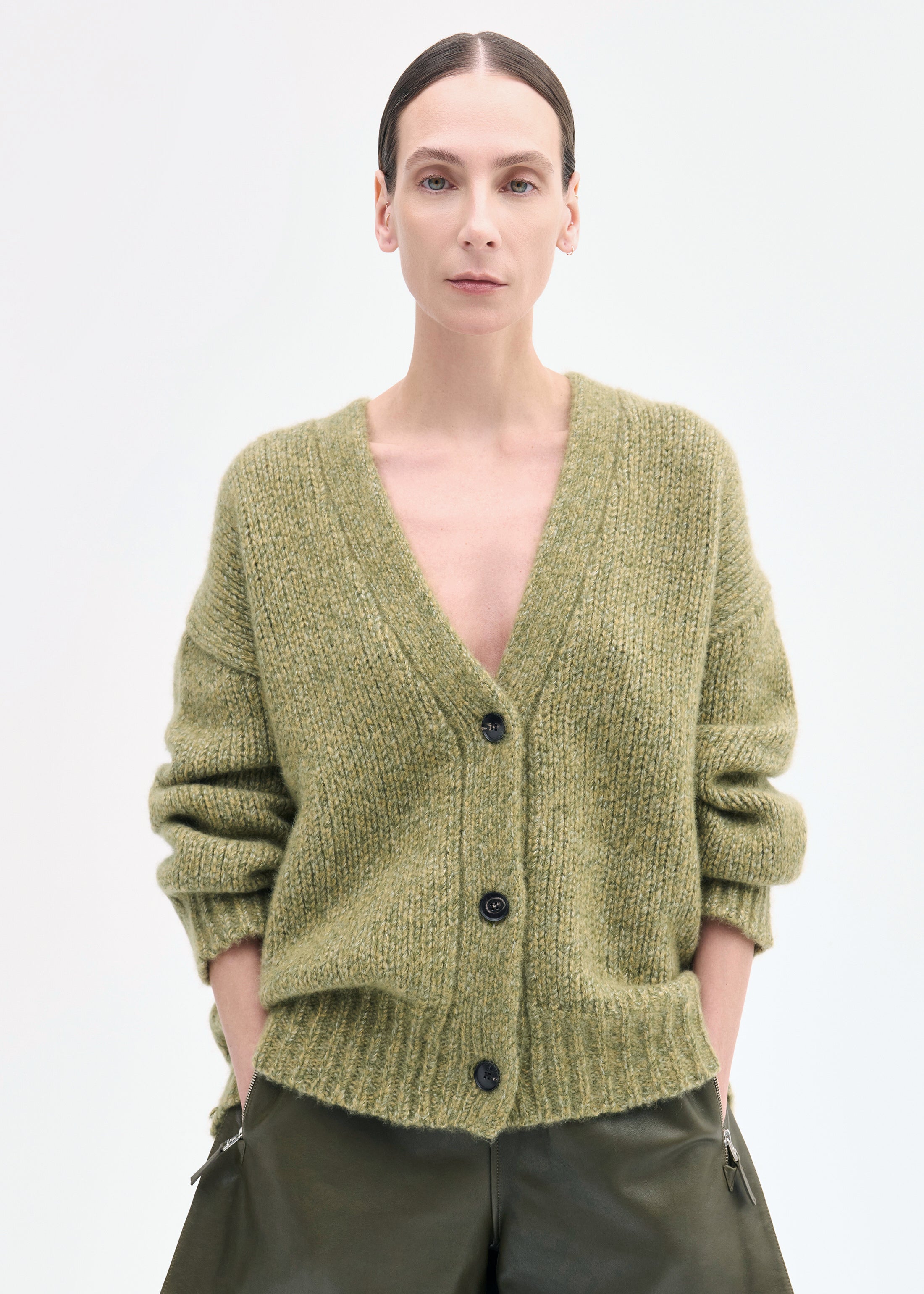Boyfriend Cardigan in Cashmere - Mossy