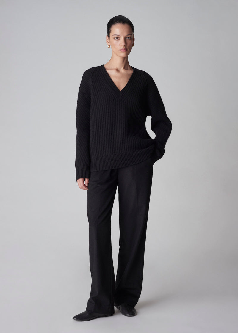 V-Neck Sweater in Wool Cashmere - Black - CO