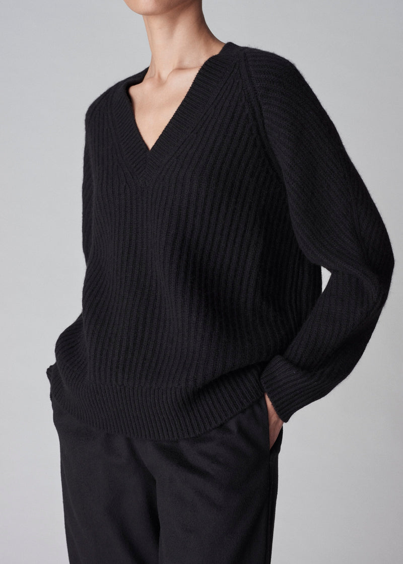 V-Neck Sweater in Wool Cashmere - Black - CO