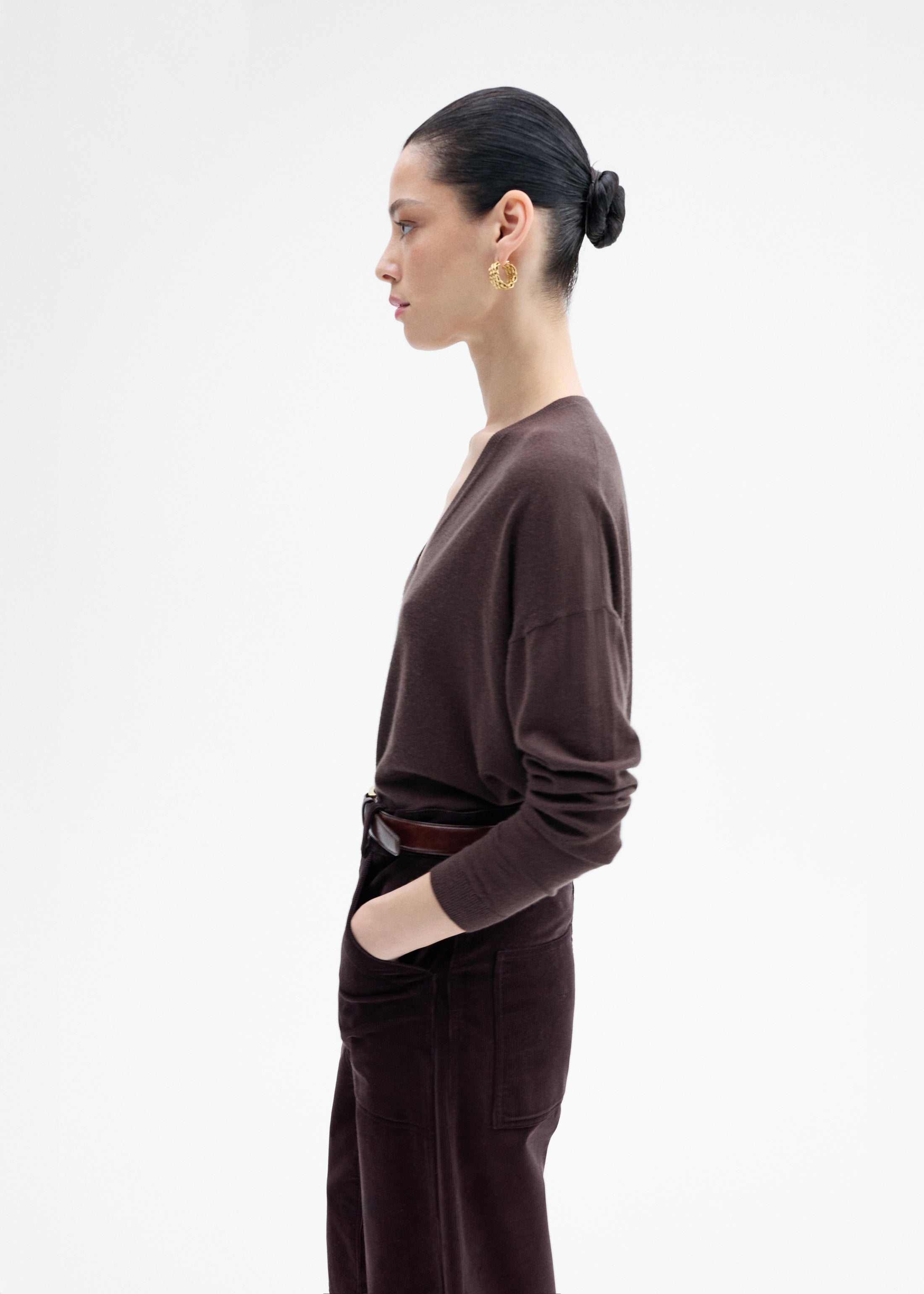 V-Neck Sweater in Fine Cashmere - Chocolate