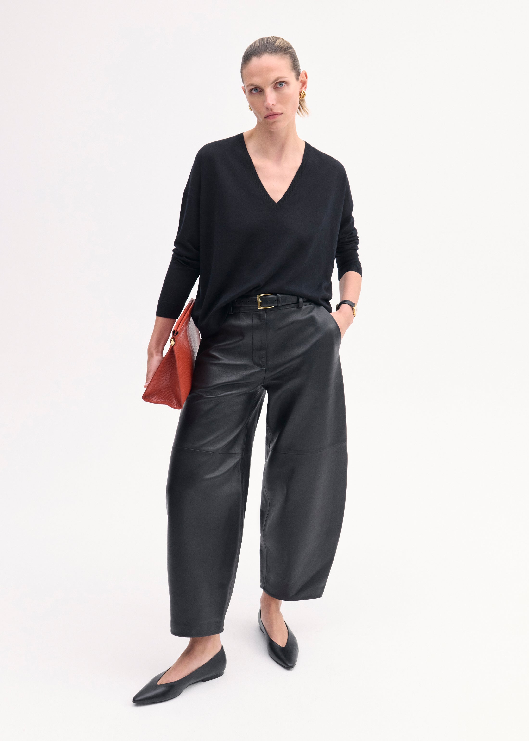 V-Neck Sweater in Fine Cashmere - Black