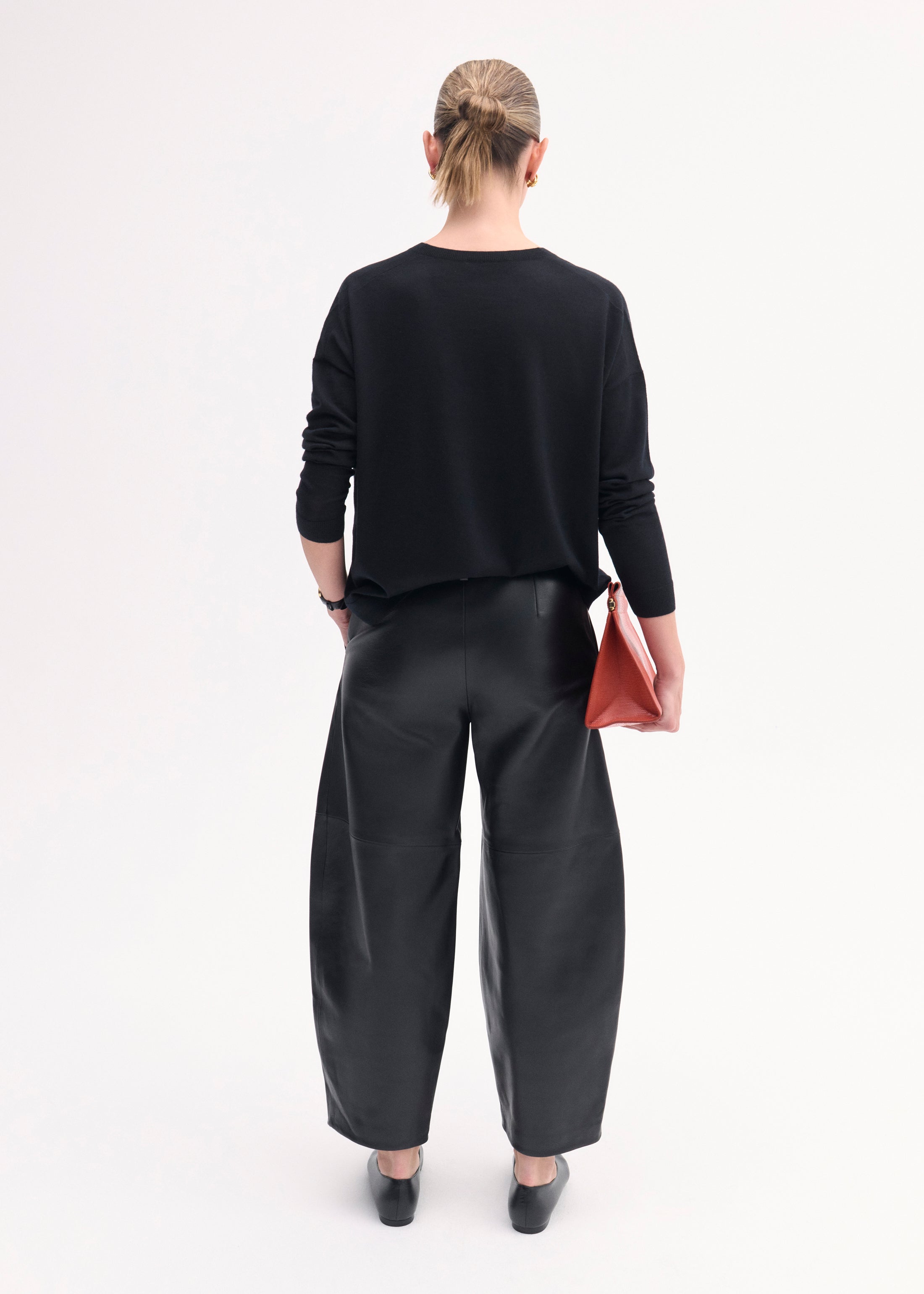 V-Neck Sweater in Fine Cashmere - Black
