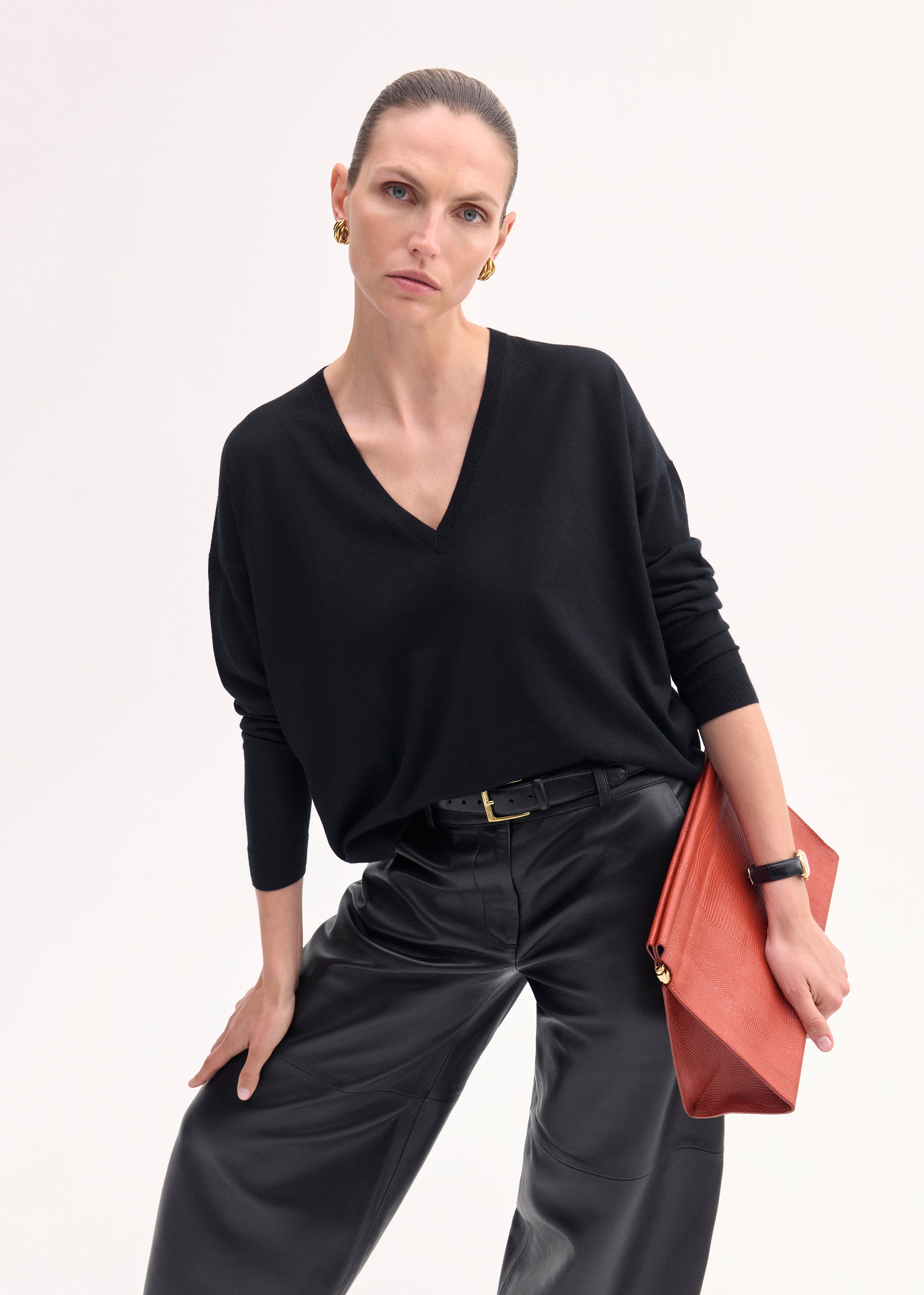 V-Neck Sweater in Fine Cashmere - Black