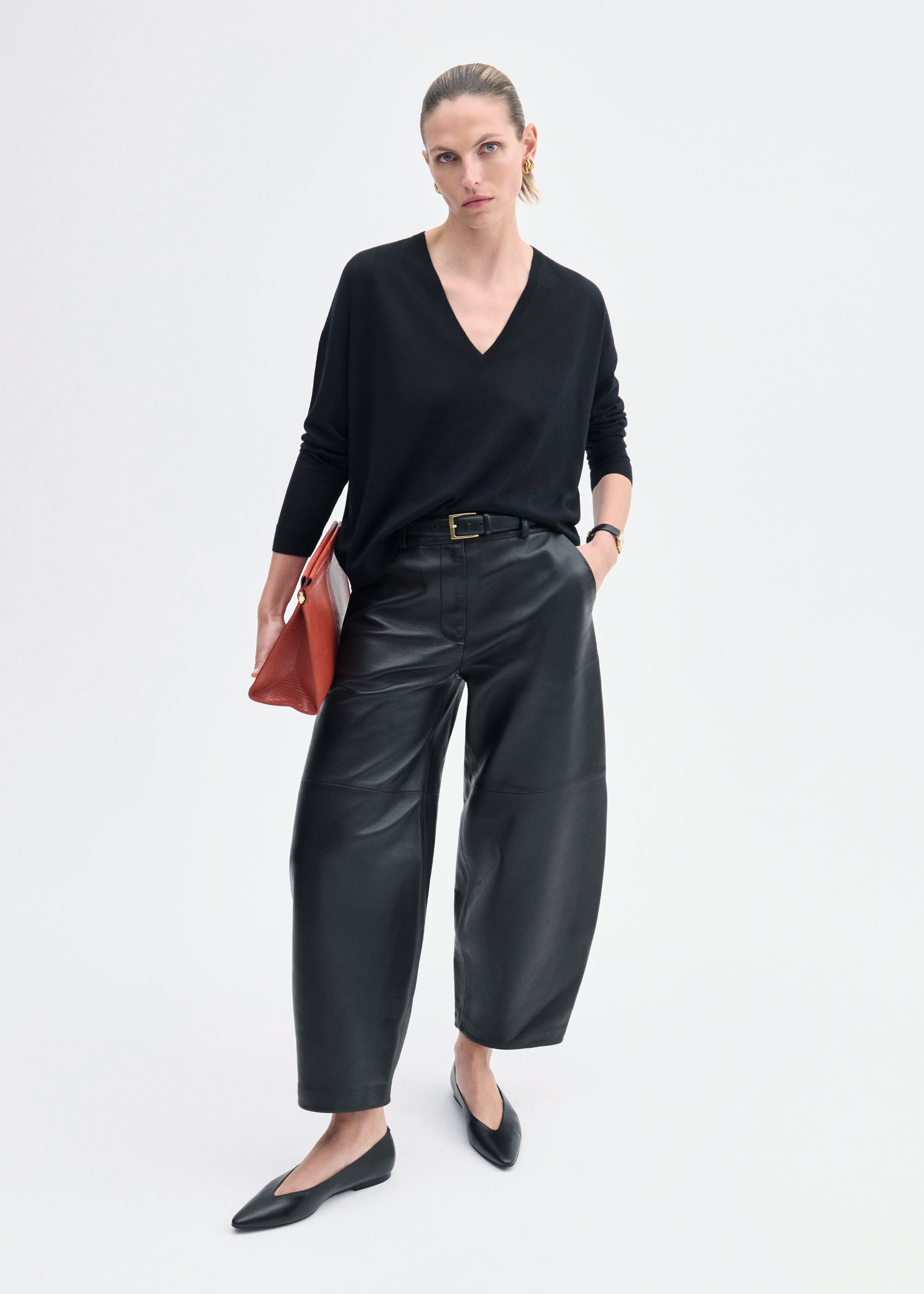 V-Neck Sweater in Fine Cashmere - Black