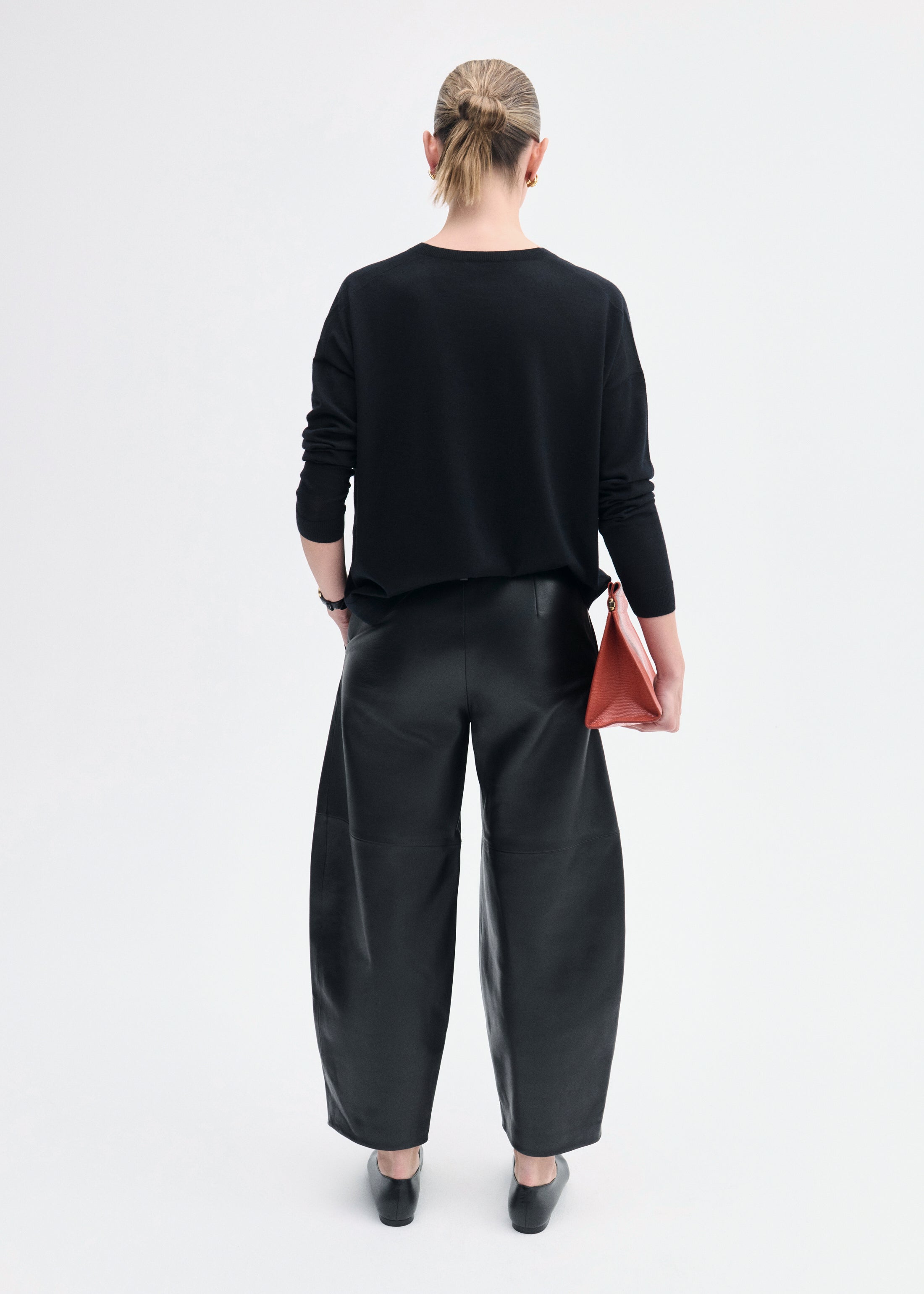 V-Neck Sweater in Fine Cashmere - Black