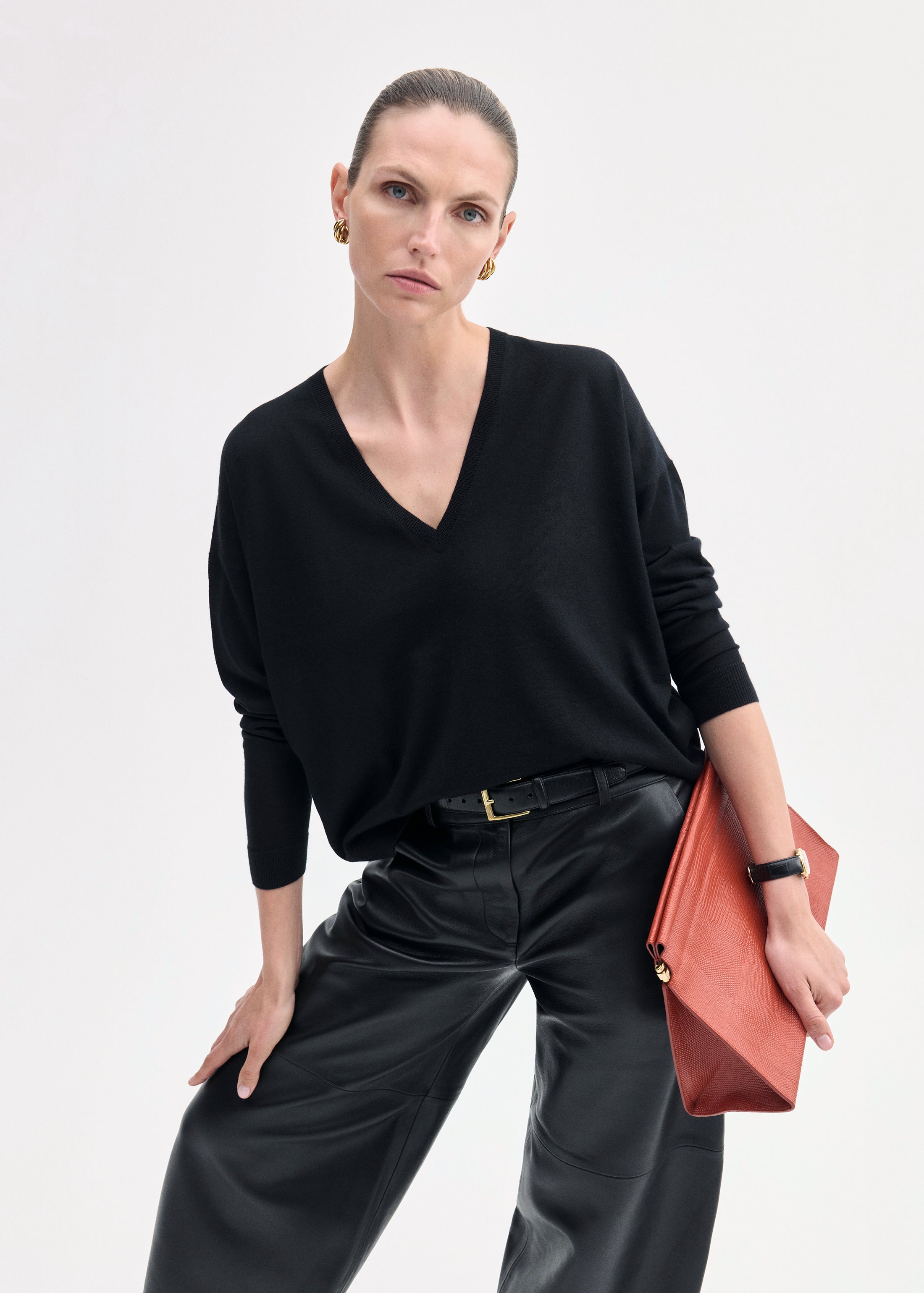 V-Neck Sweater in Fine Cashmere - Black
