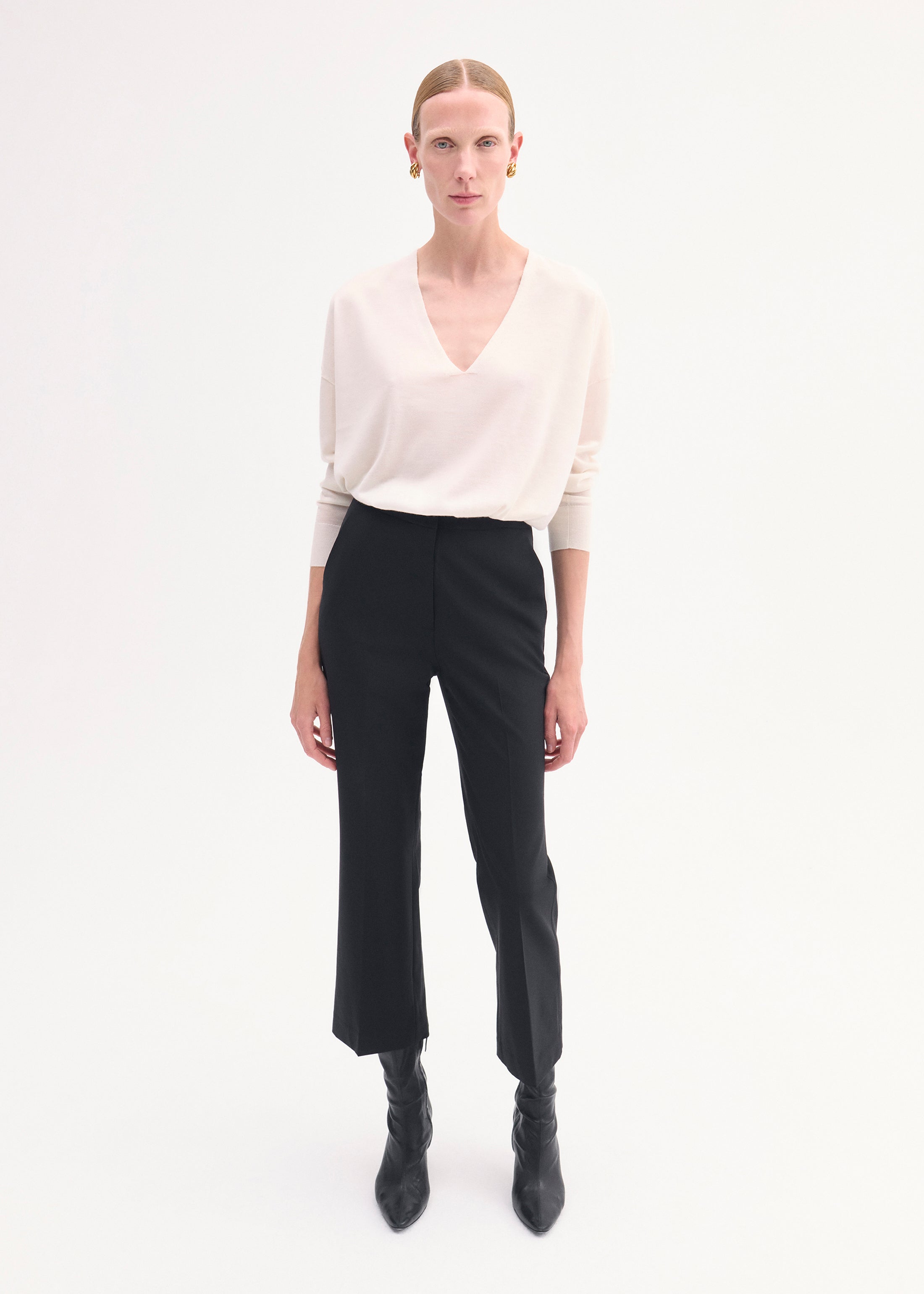 V-Neck Sweater in Fine Cashmere - Ivory