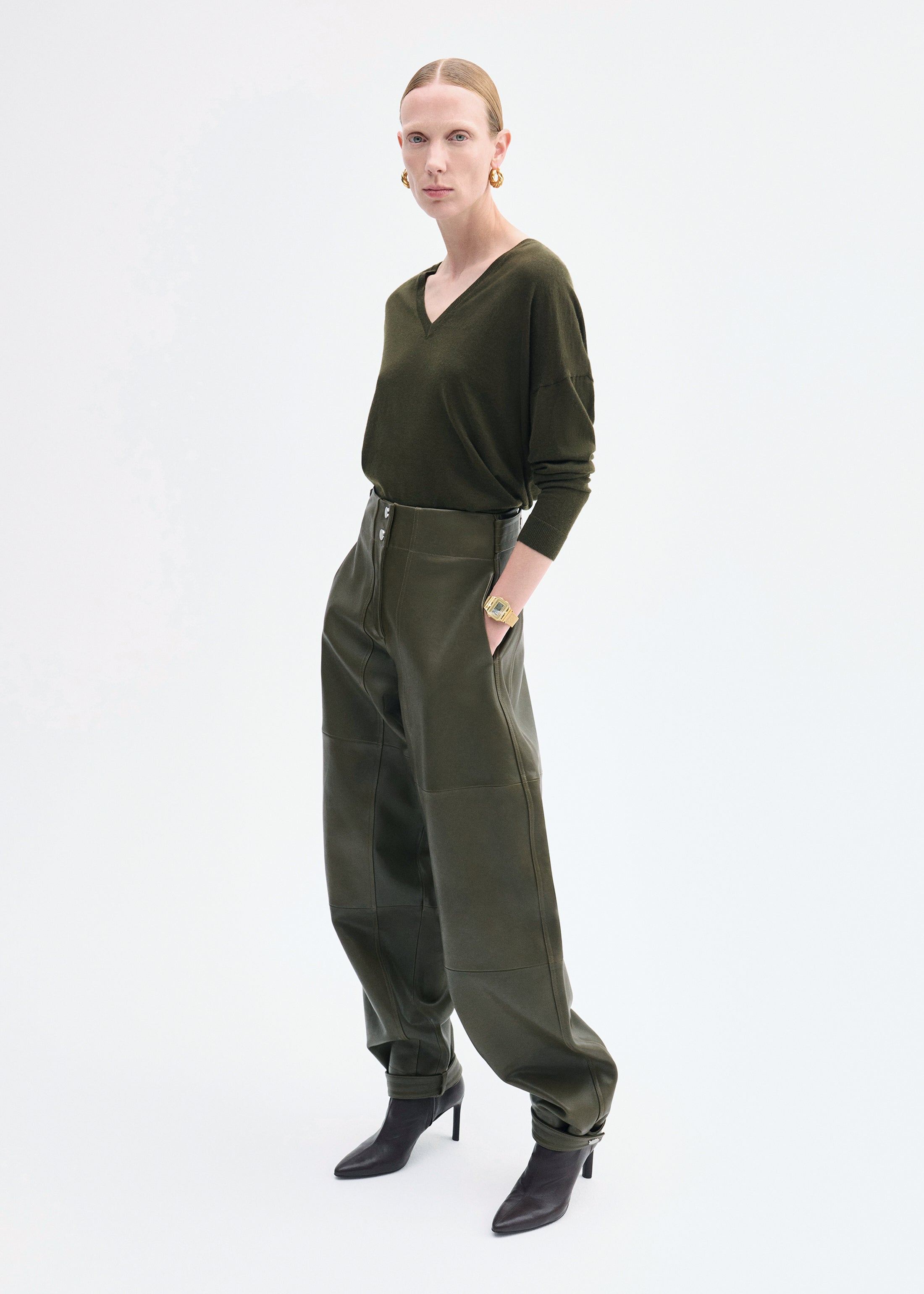 V-Neck Sweater in Fine Cashmere - Olive