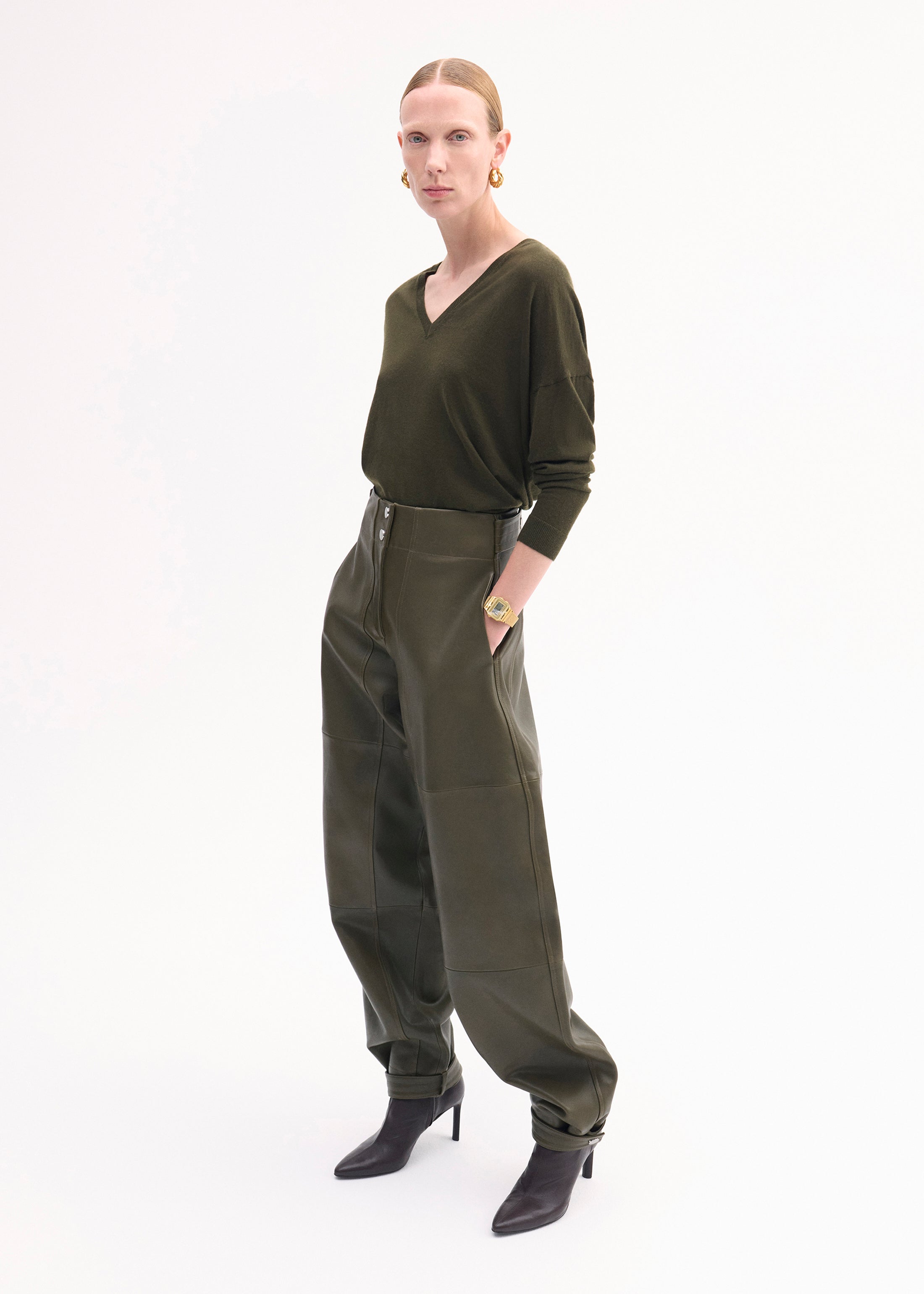 V-Neck Sweater in Fine Cashmere - Olive