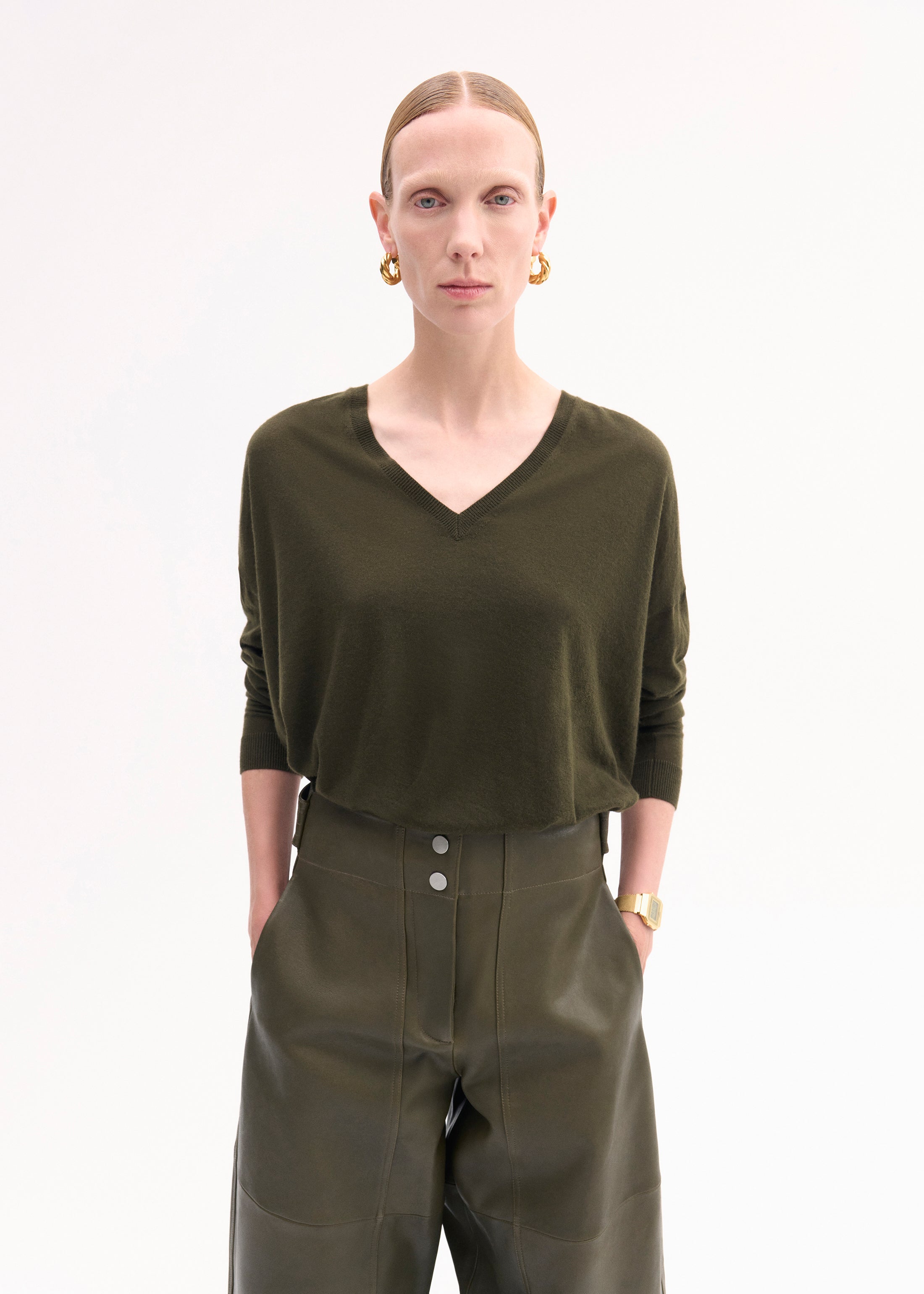 V-Neck Sweater in Fine Cashmere - Olive