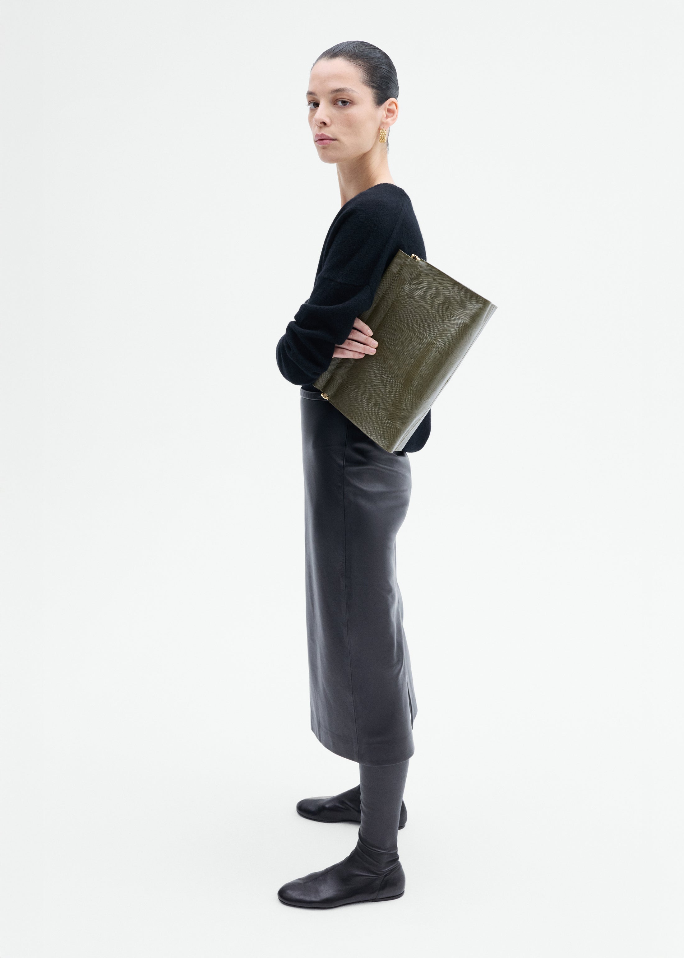 V-Neck Sweater in Cashmere - Black