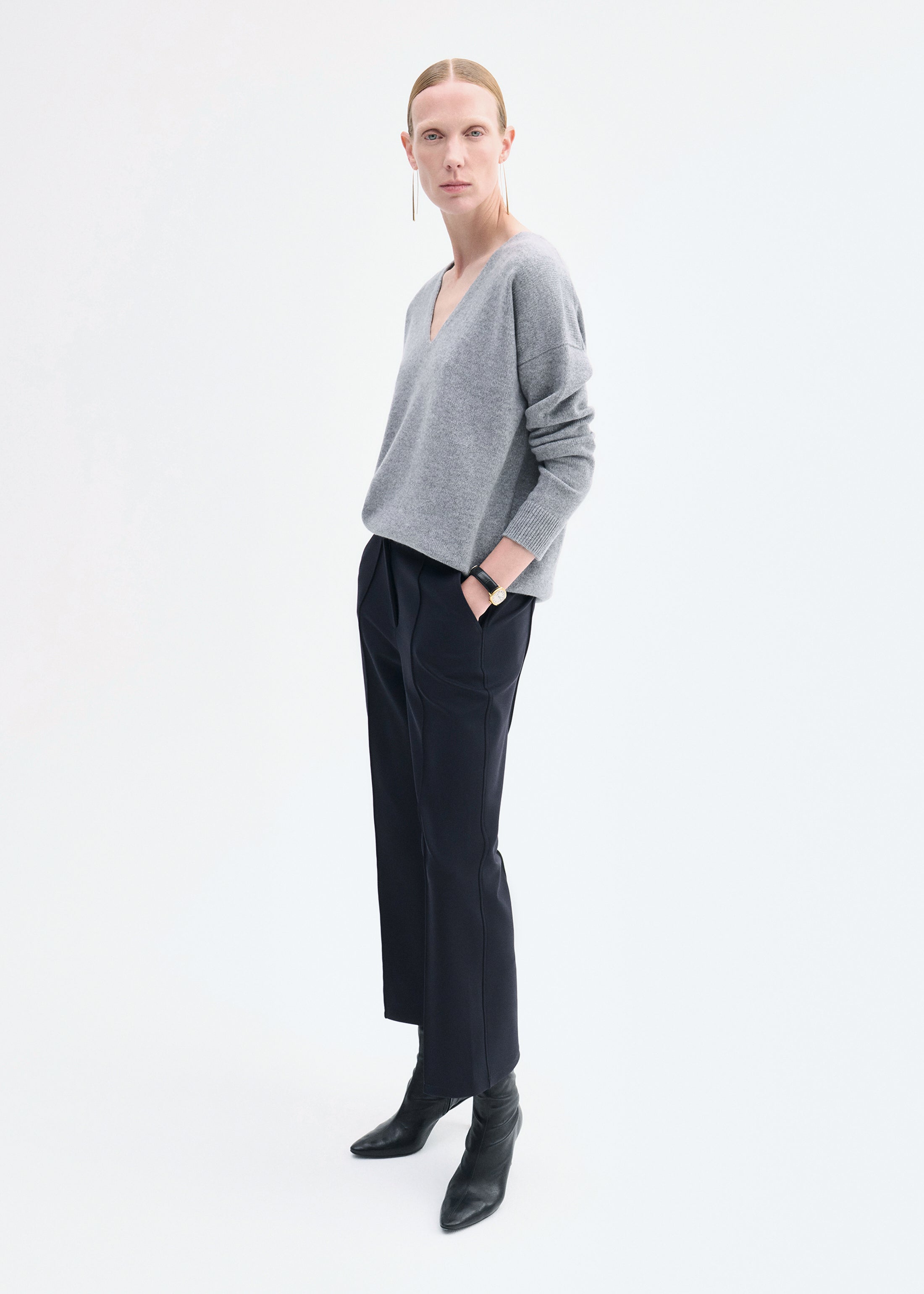 V-Neck Sweater in Cashmere - Grey