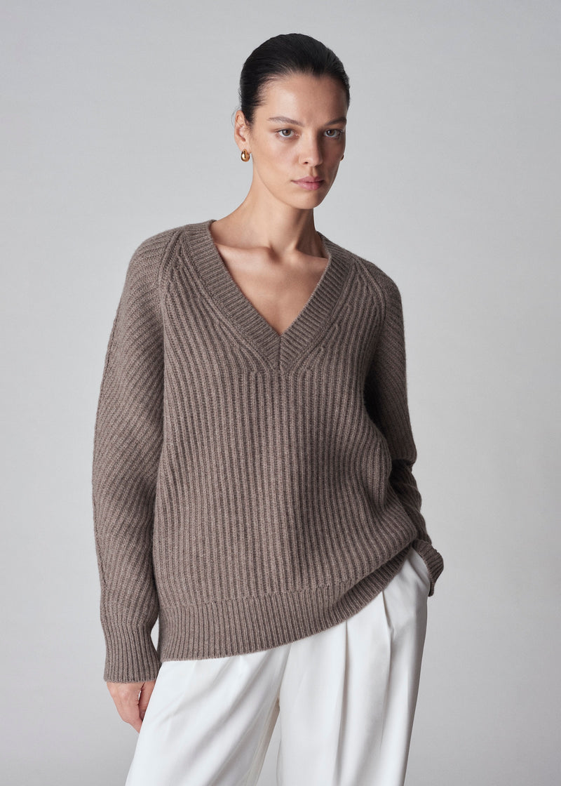 V-Neck Ribbed Sweater in Wool Cashmere - Taupe - CO