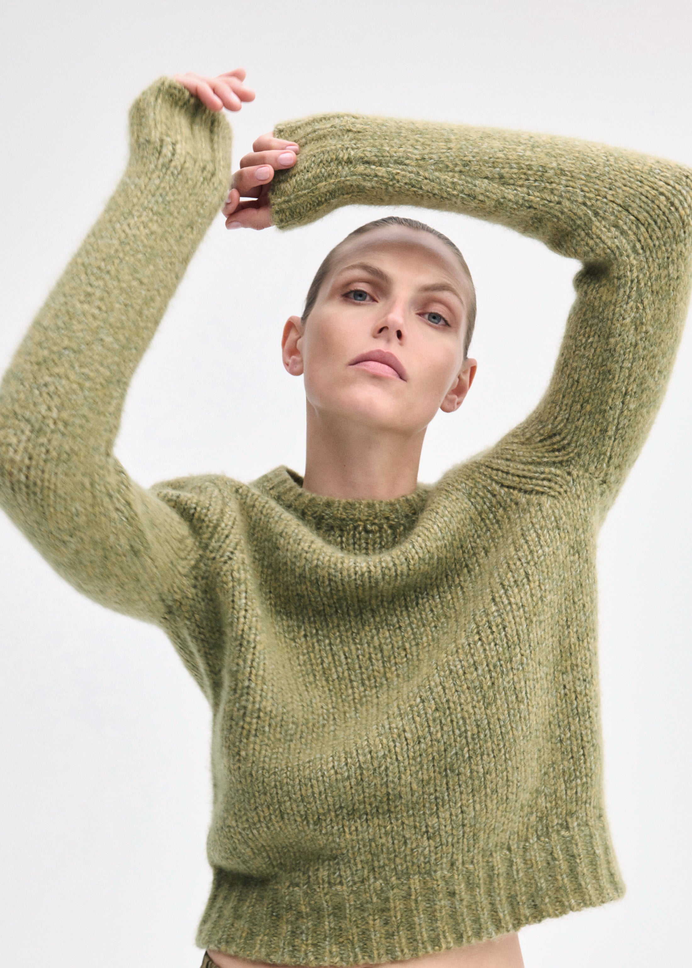 Fitted Crew Sweater in Cashmere Silk - Mossy