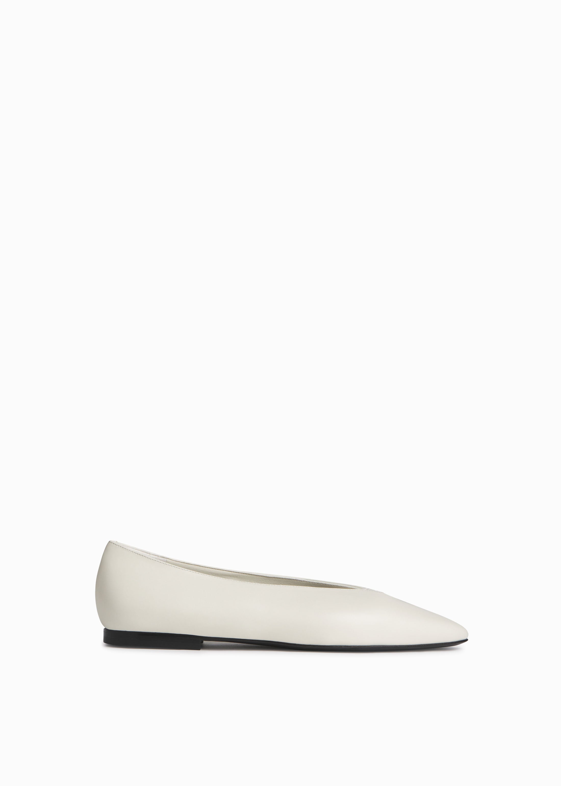 Pointed Ballerina Flat in Calfskin - Ivory