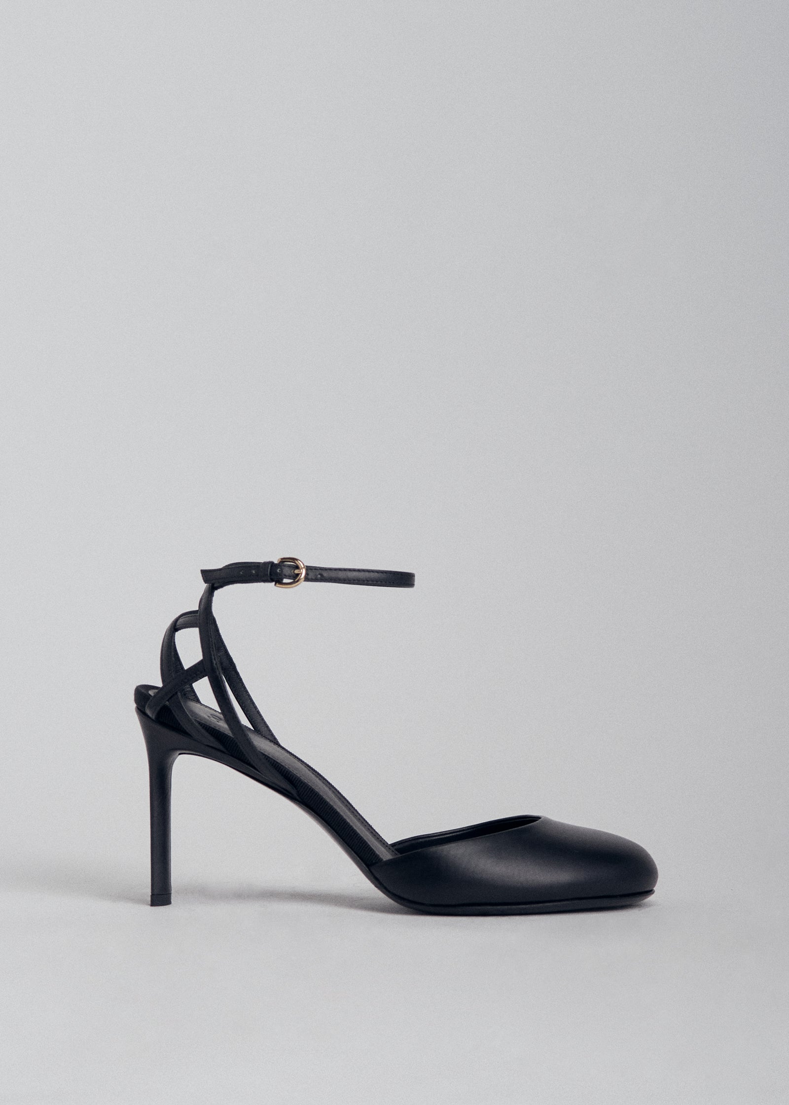 Round Toe Strappy Heel in Leather - Black - CO Collections