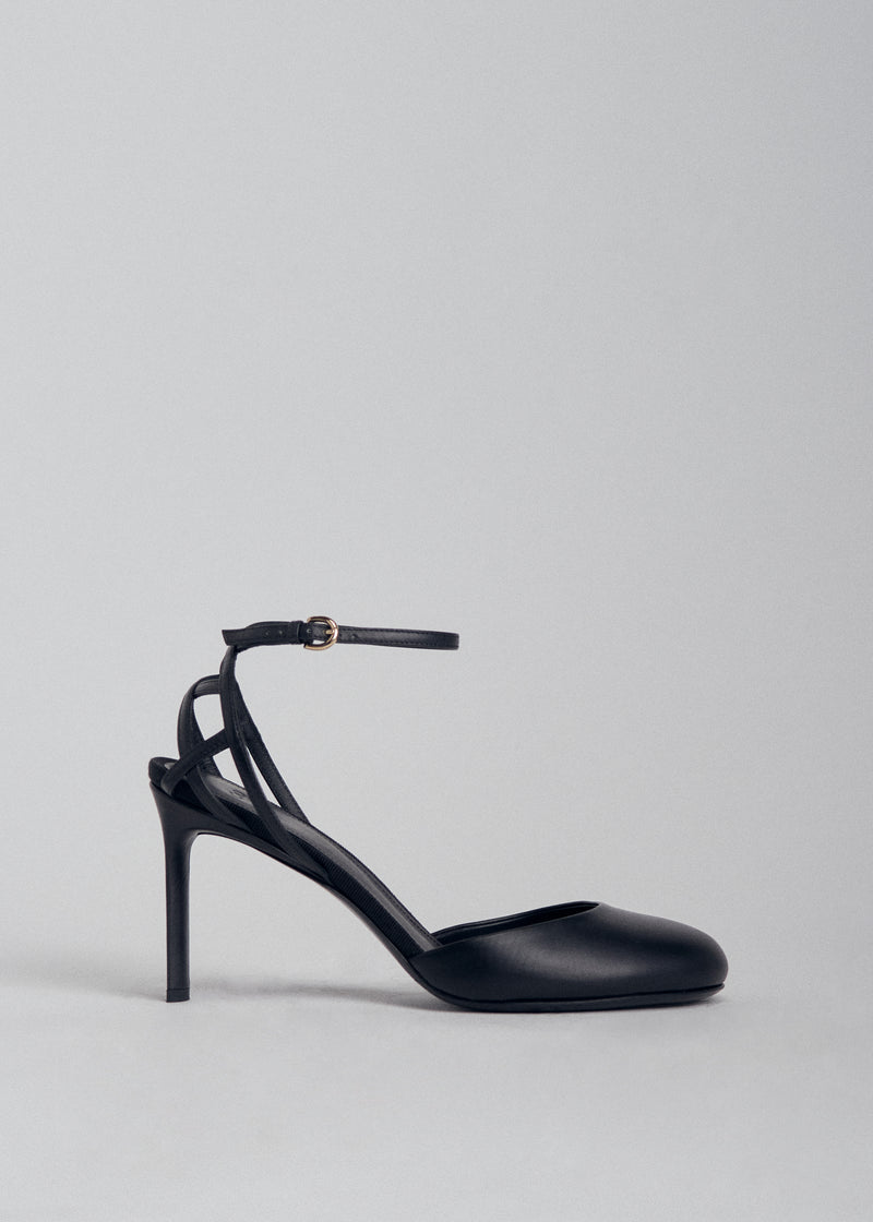 Round Toe Strappy Heel in Leather - Black - CO