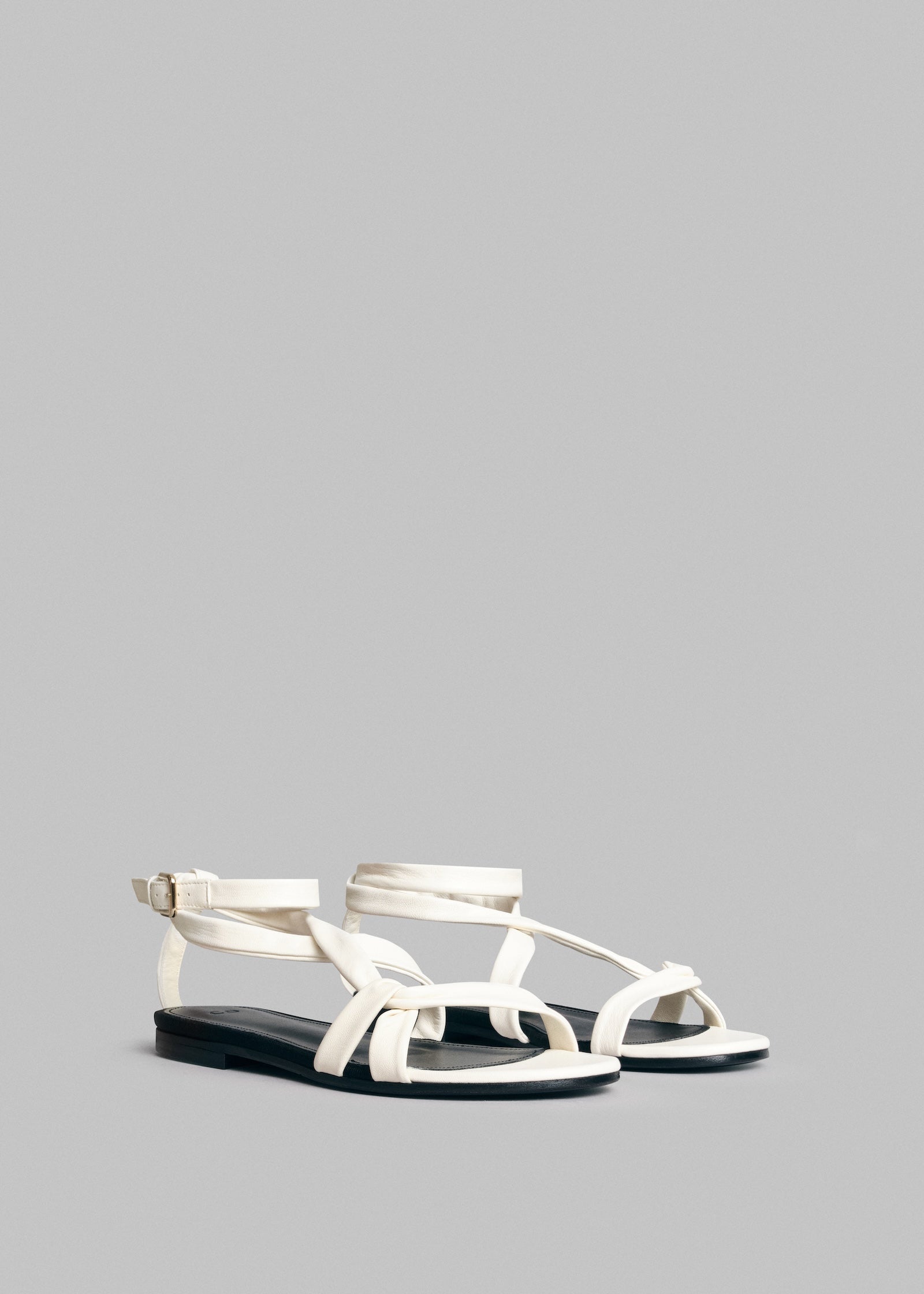 Strappy Sandal in Leather - Ivory