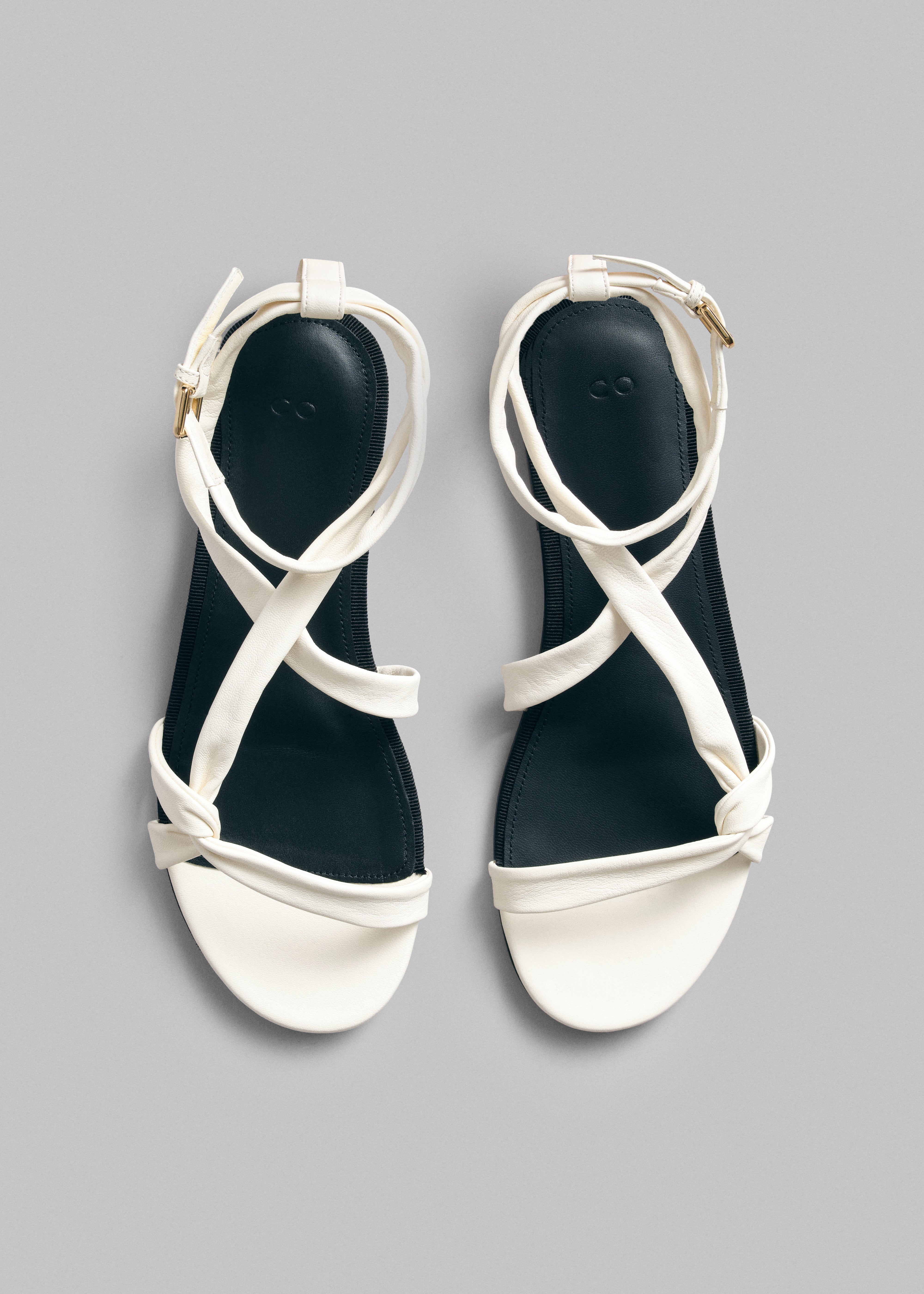 Strappy Sandal in Leather - Ivory - CO Collections