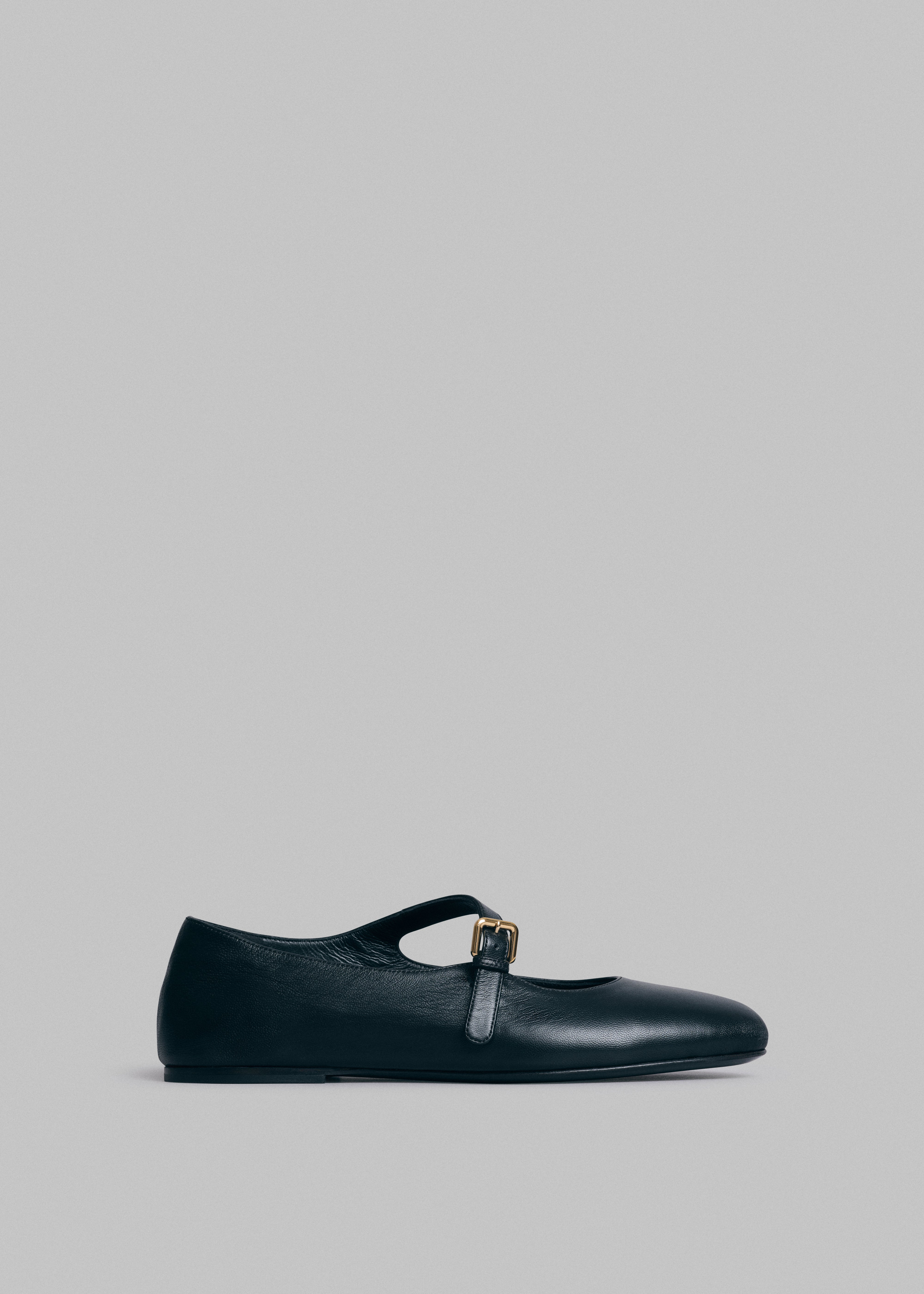 Round Toe Mary Jane in Leather - Black - CO Collections